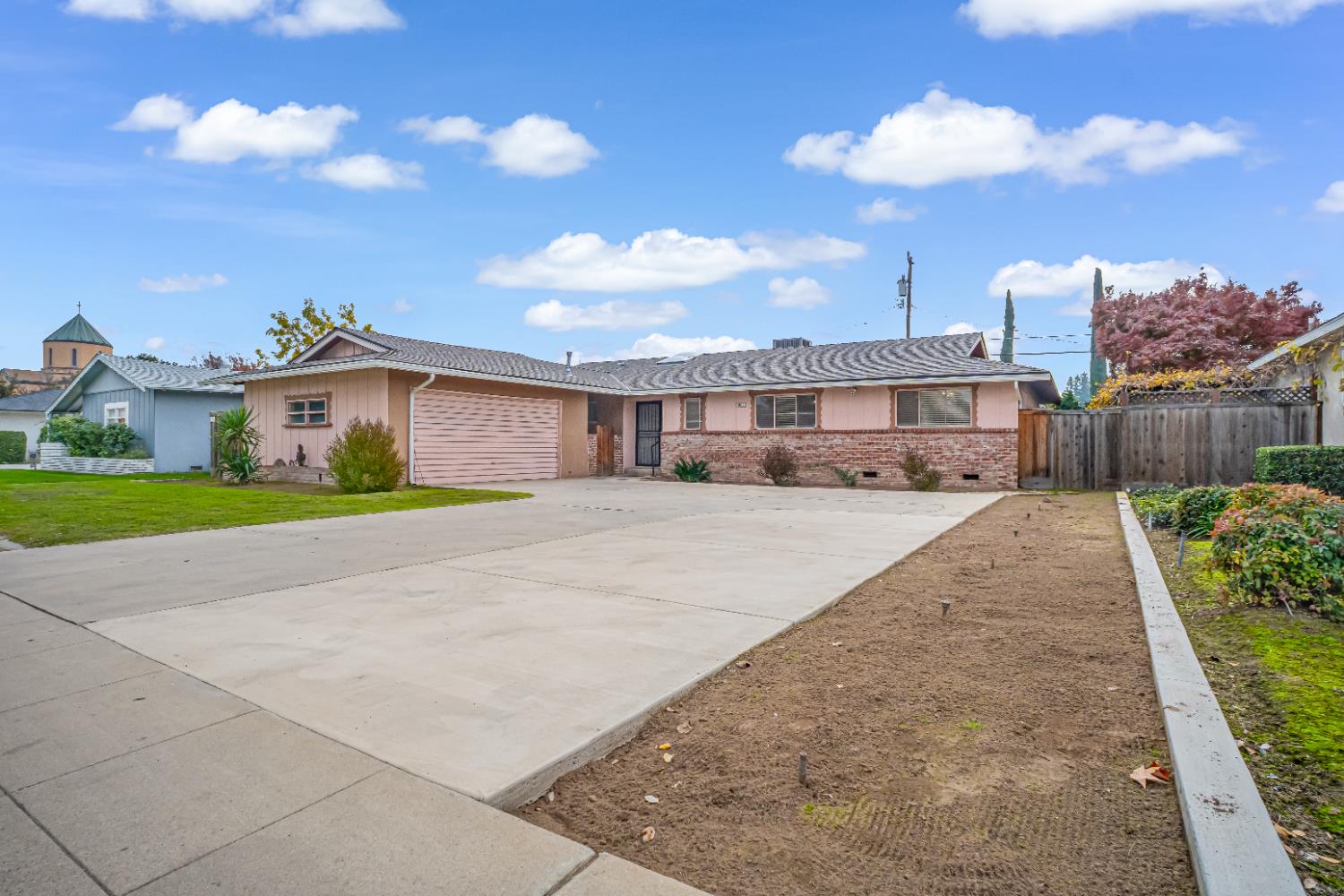 3014 E Dakota Ave, Fresno, CA 93726