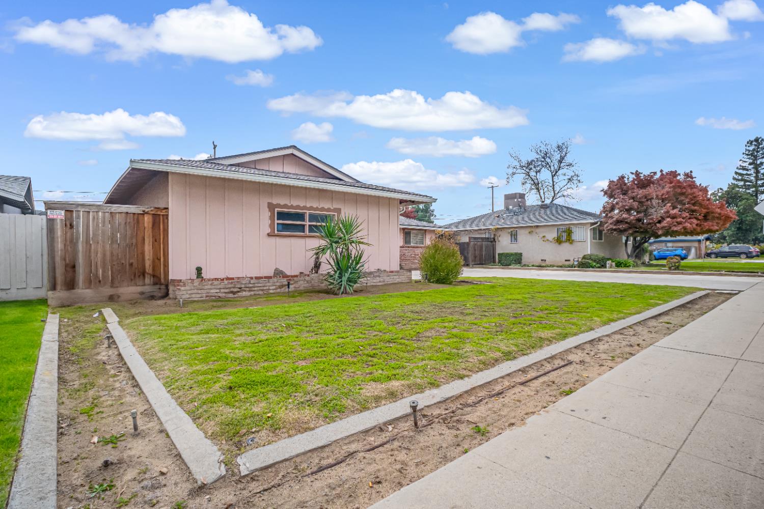 3014 E Dakota Ave, Fresno, CA 93726
