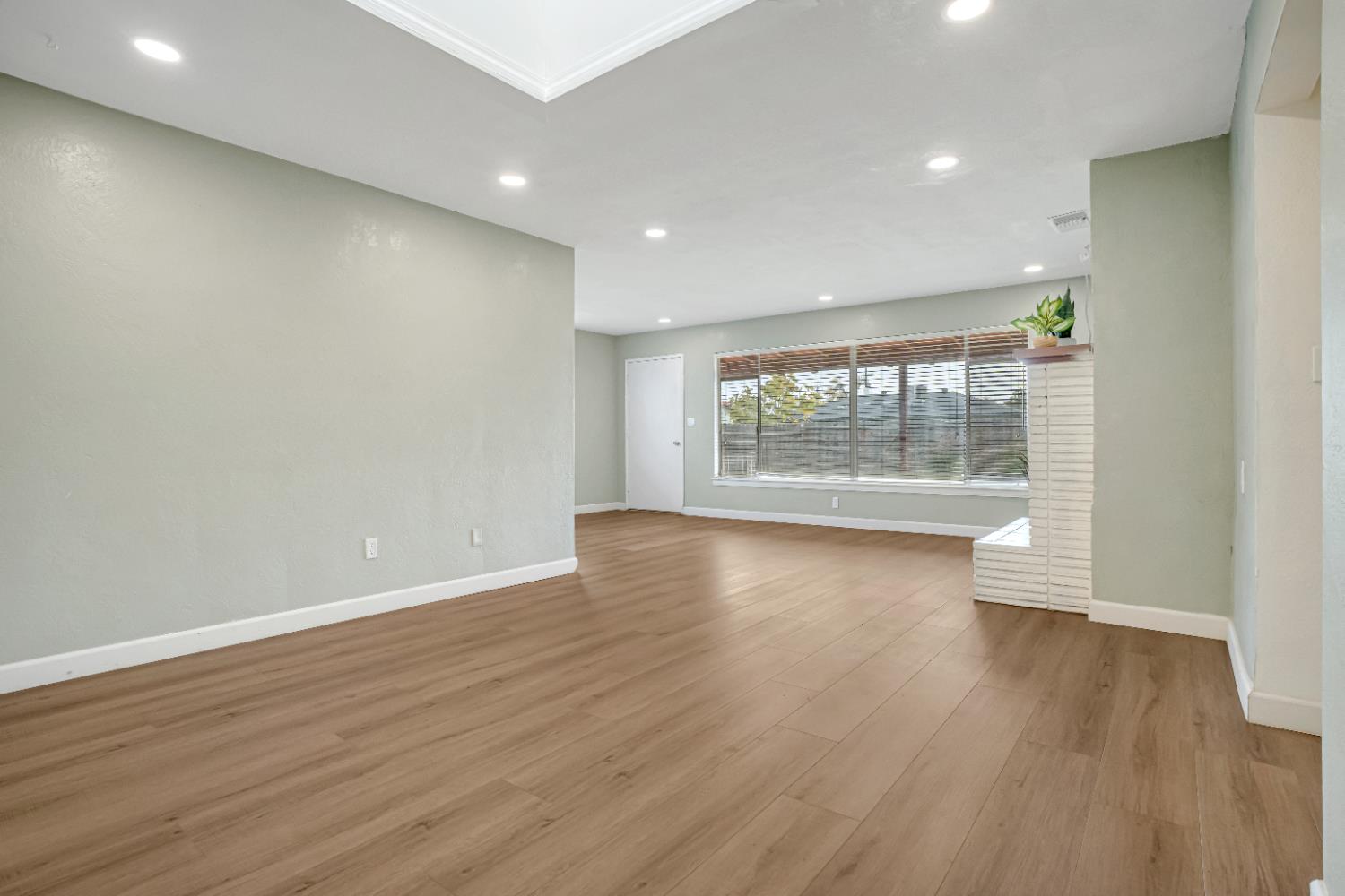 3014 E Dakota Ave, Fresno, CA 93726