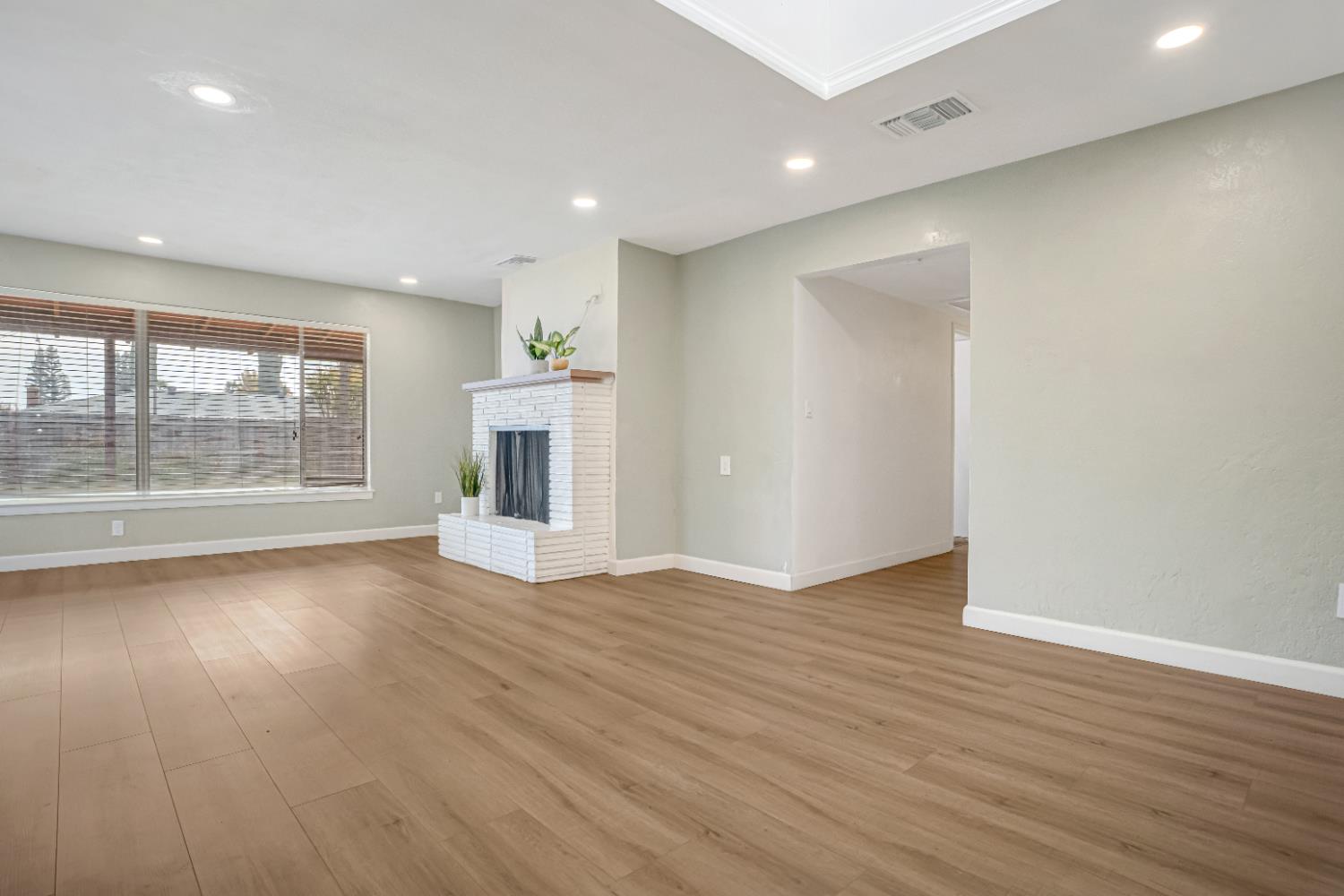 3014 E Dakota Ave, Fresno, CA 93726