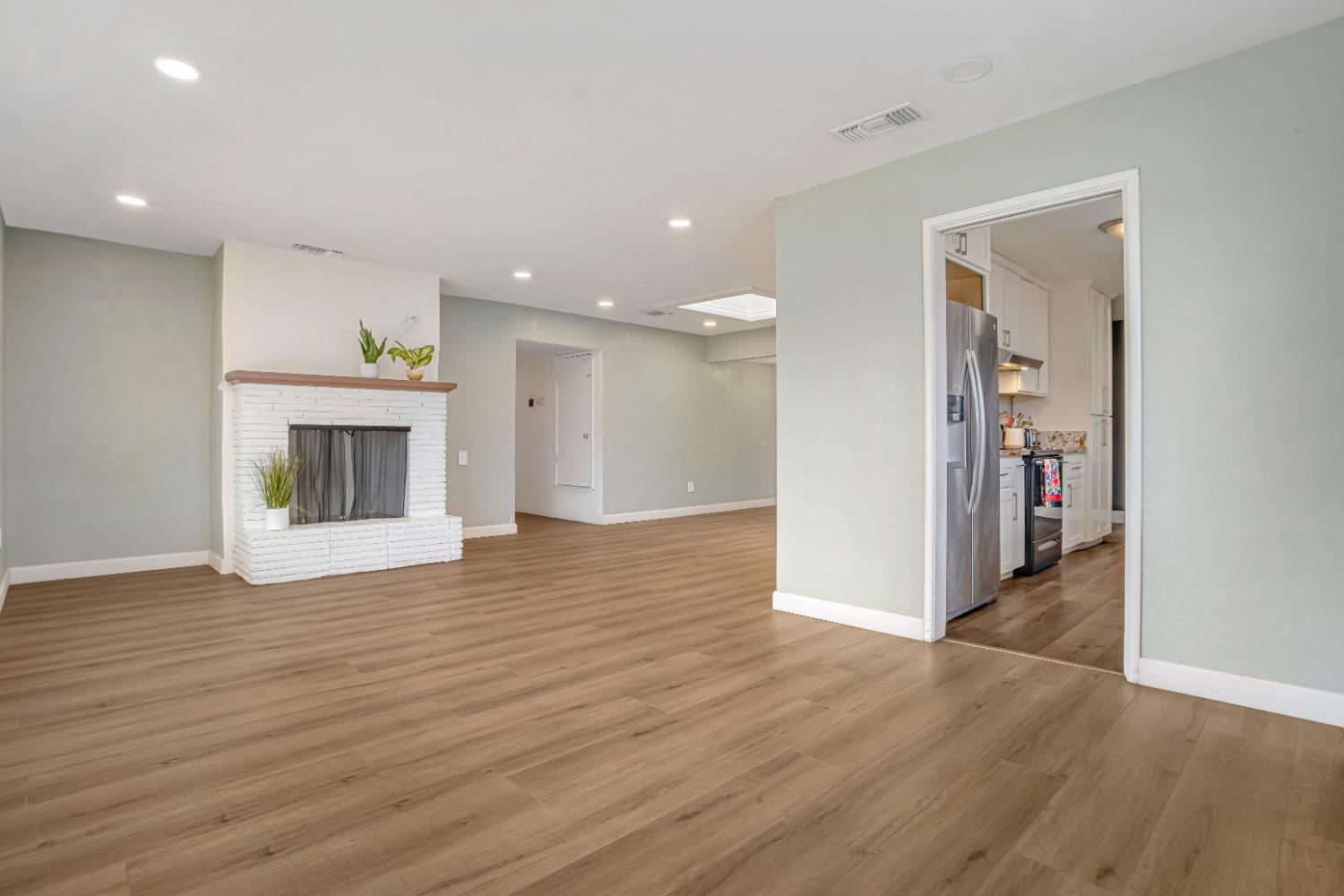 3014 E Dakota Ave, Fresno, CA 93726