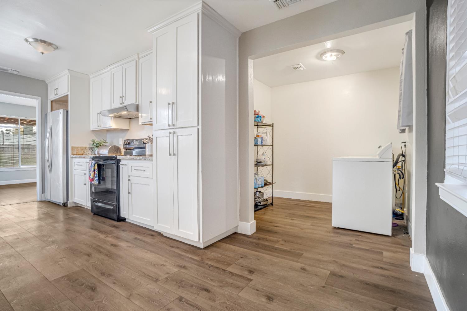 3014 E Dakota Ave, Fresno, CA 93726