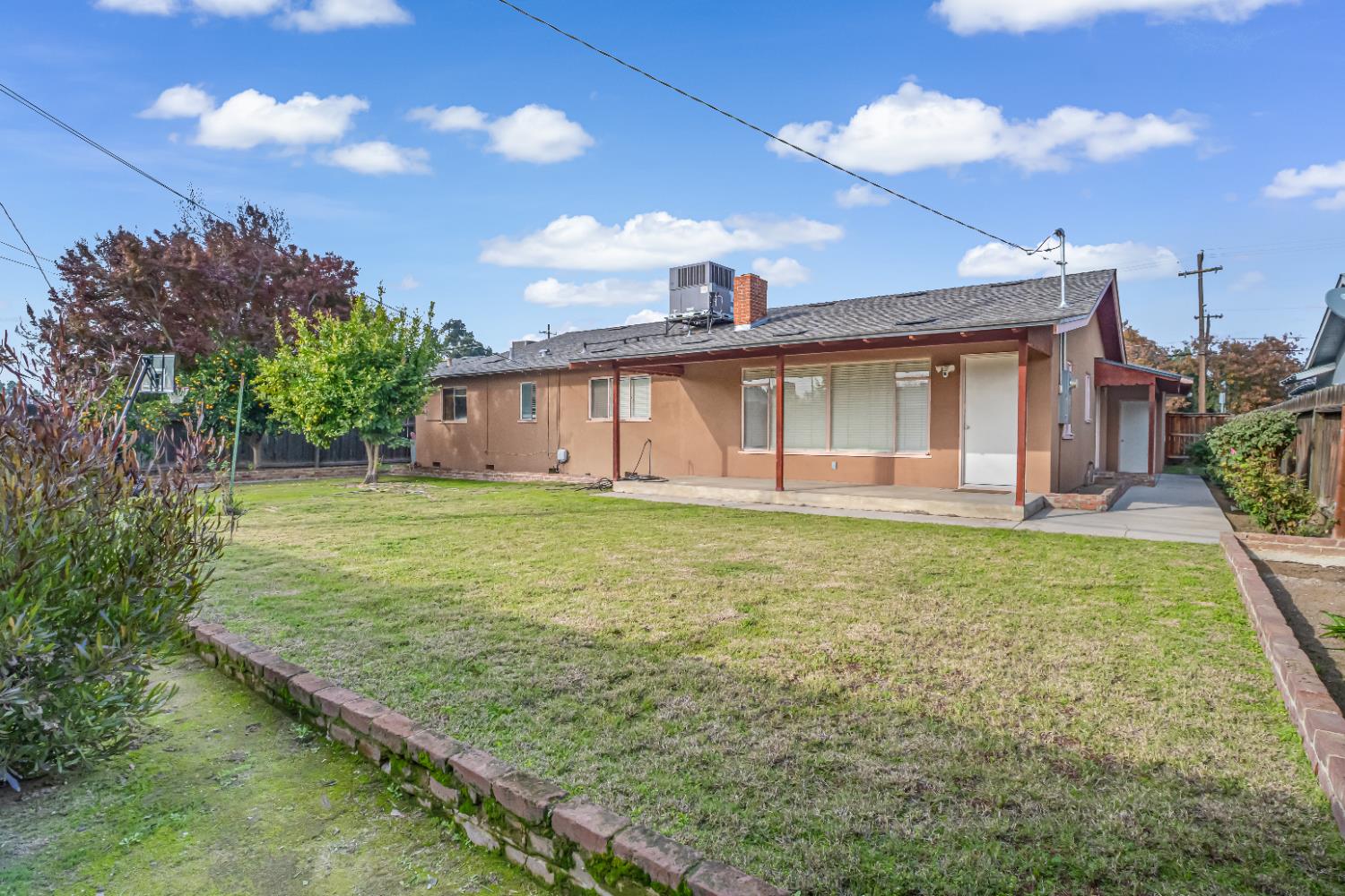 3014 E Dakota Ave, Fresno, CA 93726