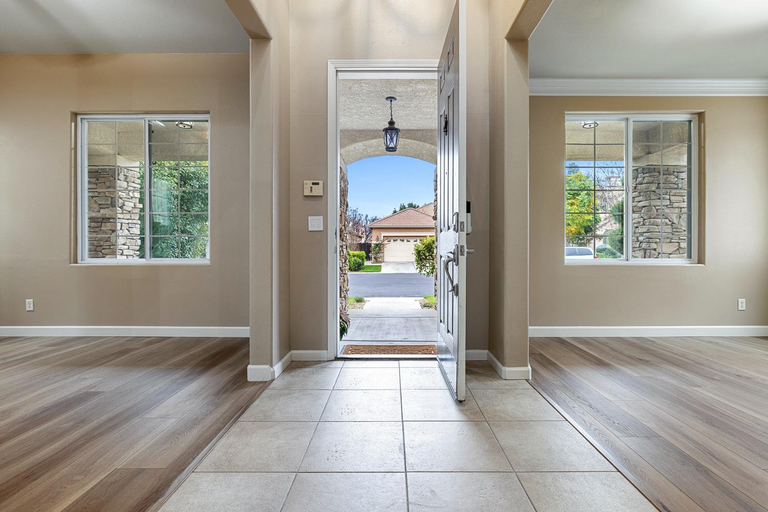 4674 N Arrow Ridge Way, Clovis, CA 93619