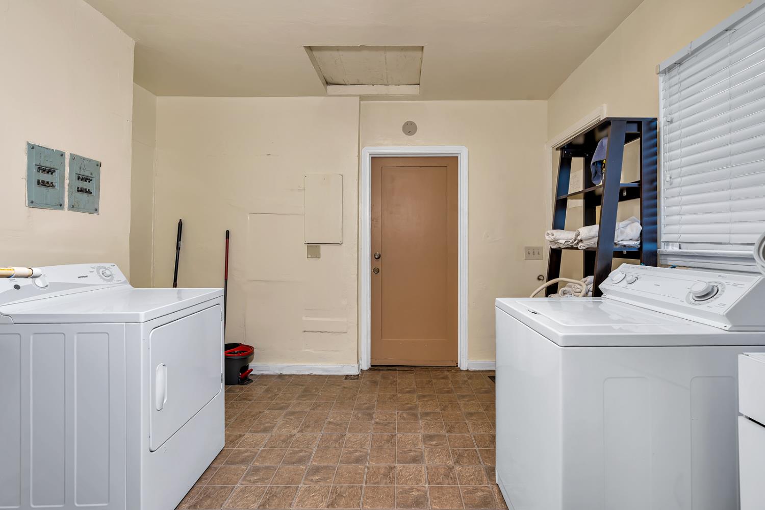 201 N I St, Madera, CA 93637