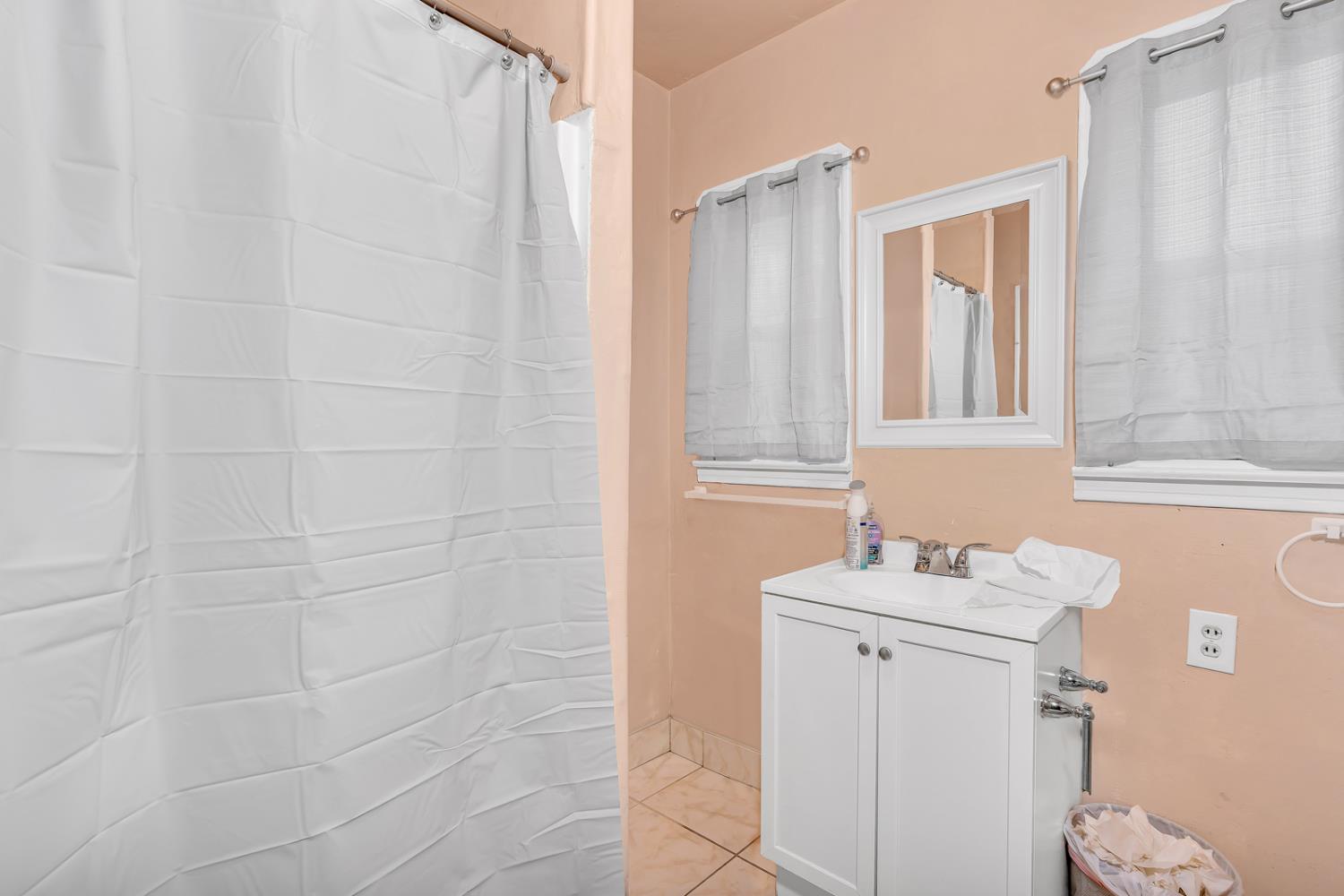 201 N I St, Madera, CA 93637