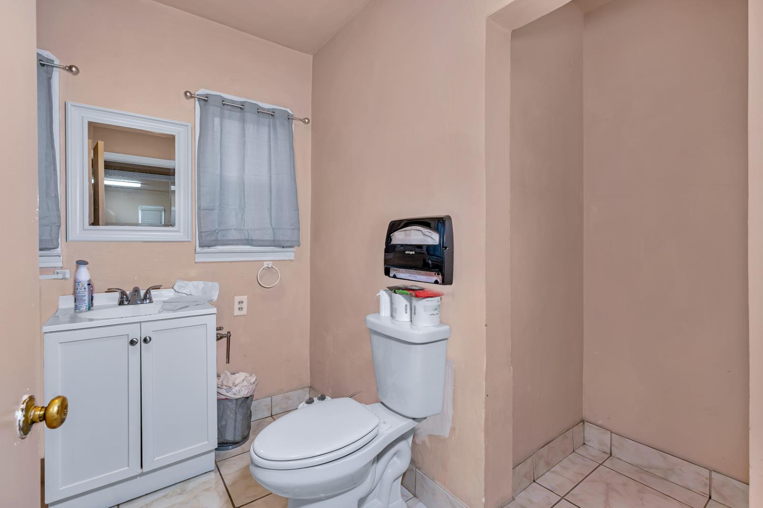 201 N I St, Madera, CA 93637