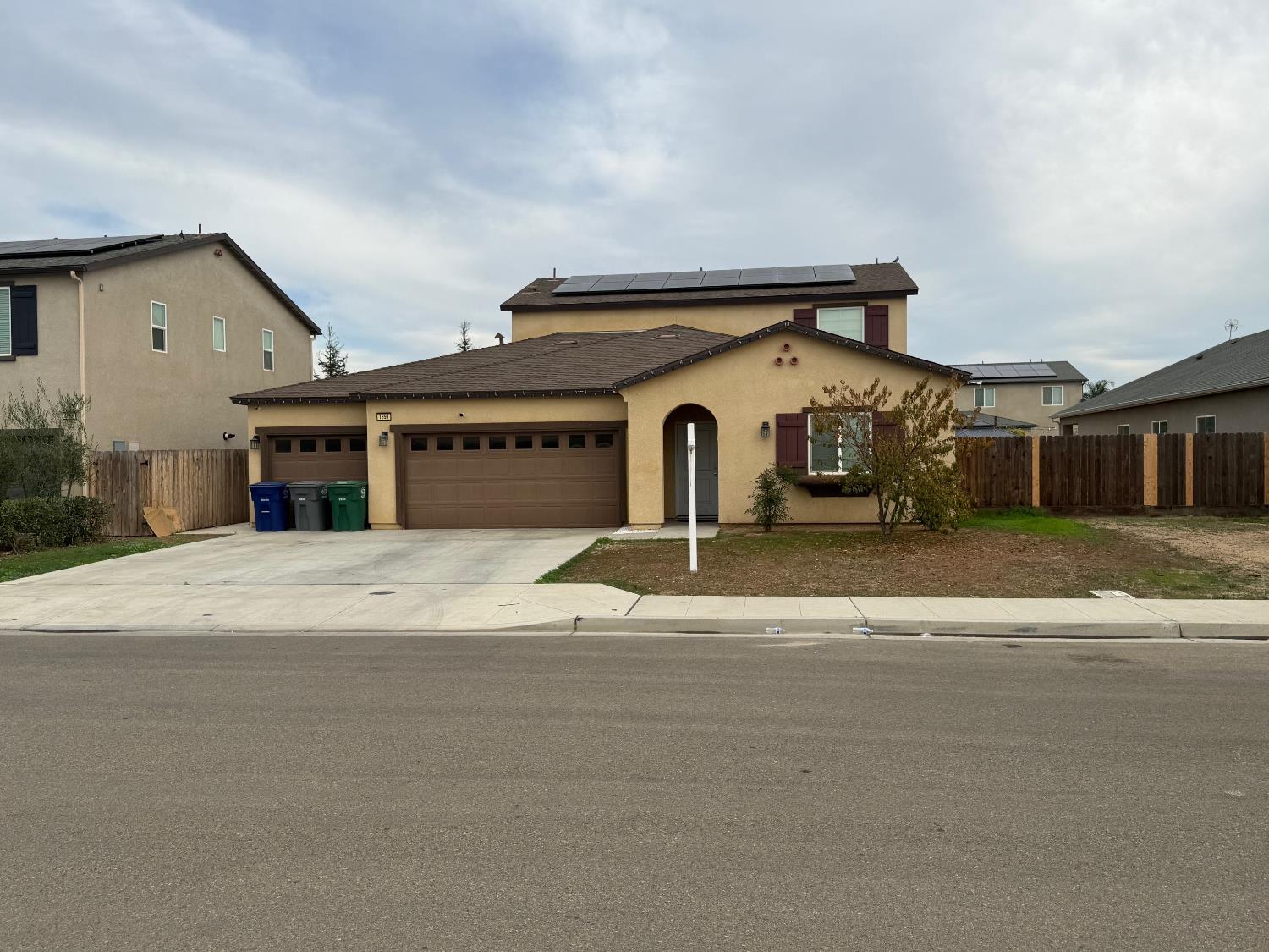 1391 Shoreside Dr, Madera, CA 93637