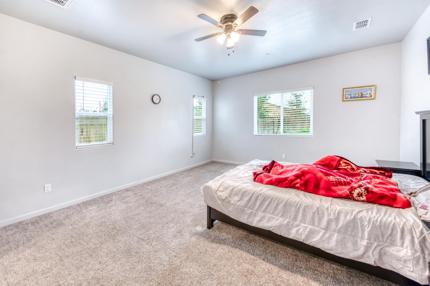 1391 Shoreside Dr, Madera, CA 93637