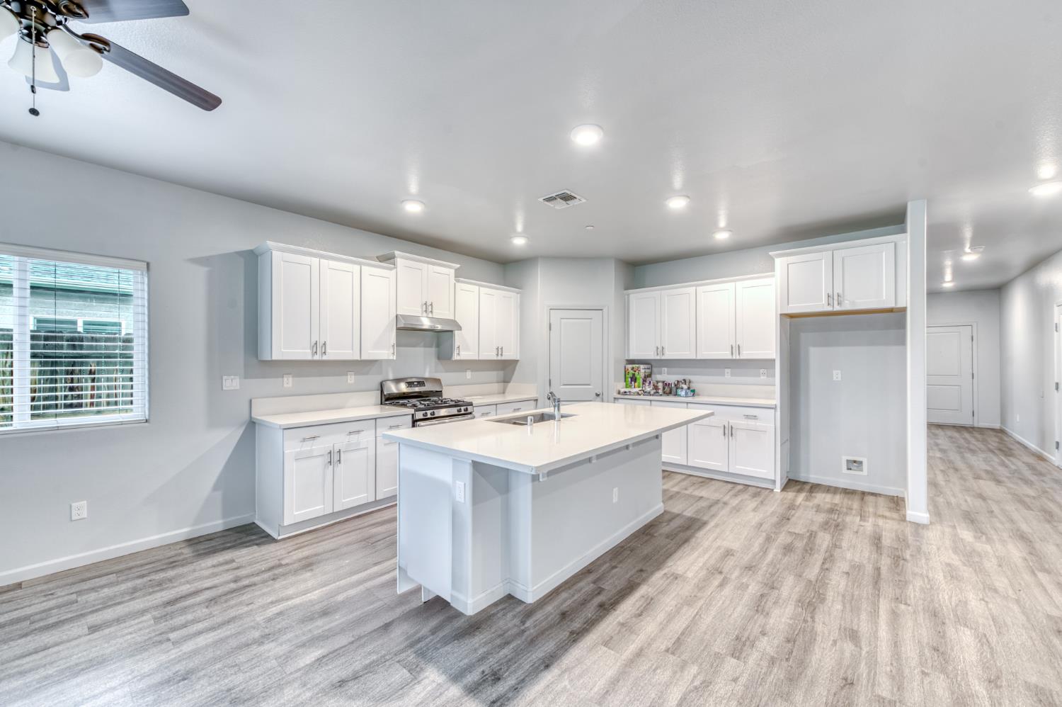 1391 Shoreside Dr, Madera, CA 93637