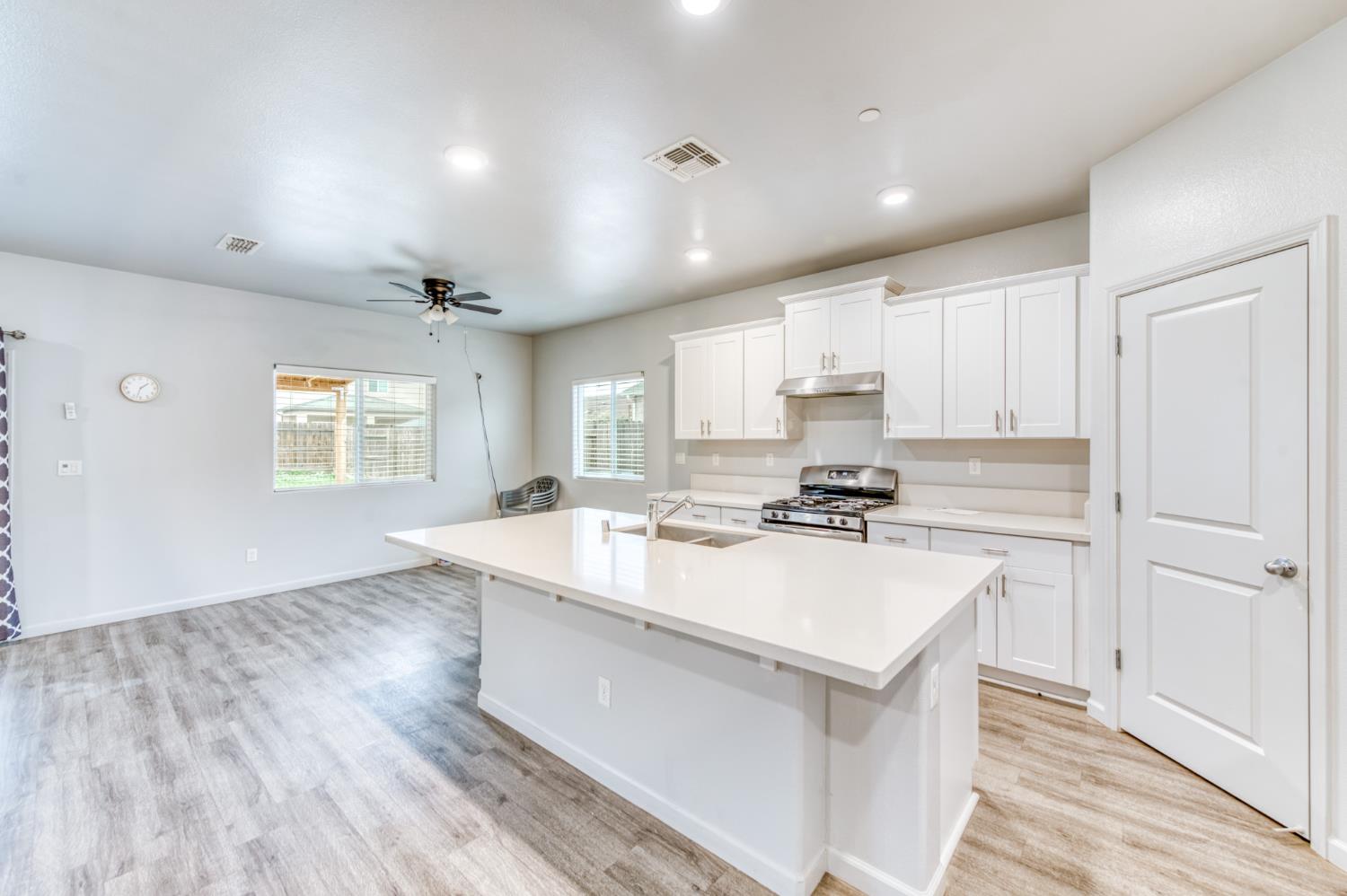 1391 Shoreside Dr, Madera, CA 93637