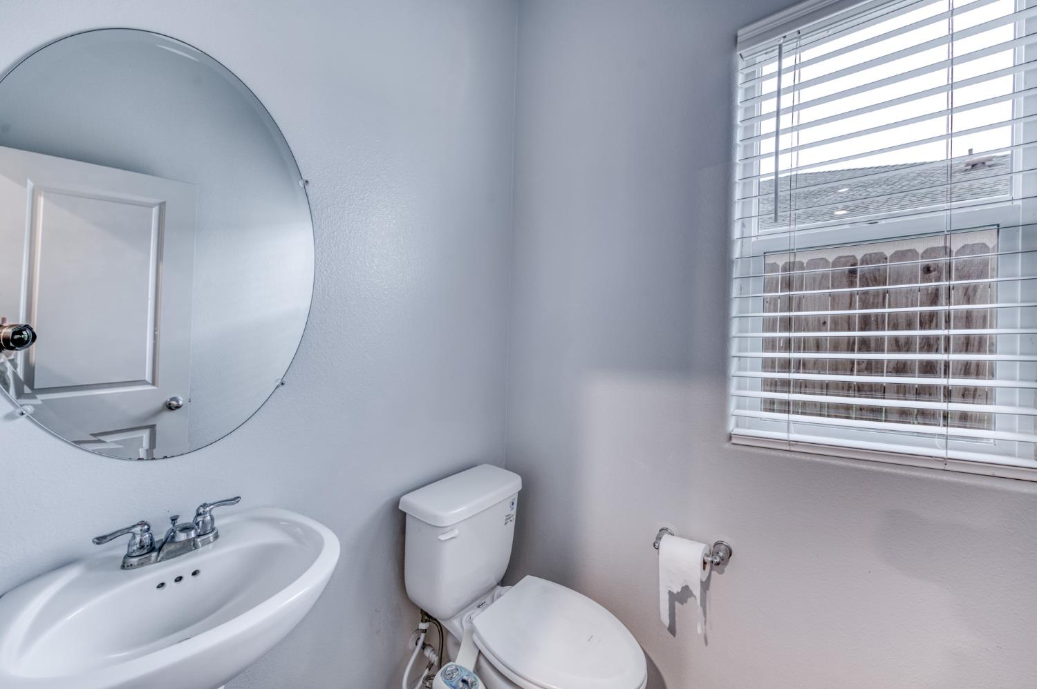 1391 Shoreside Dr, Madera, CA 93637