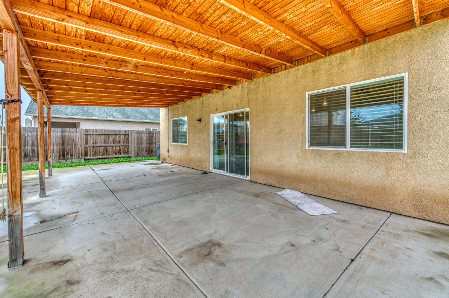 1391 Shoreside Dr, Madera, CA 93637