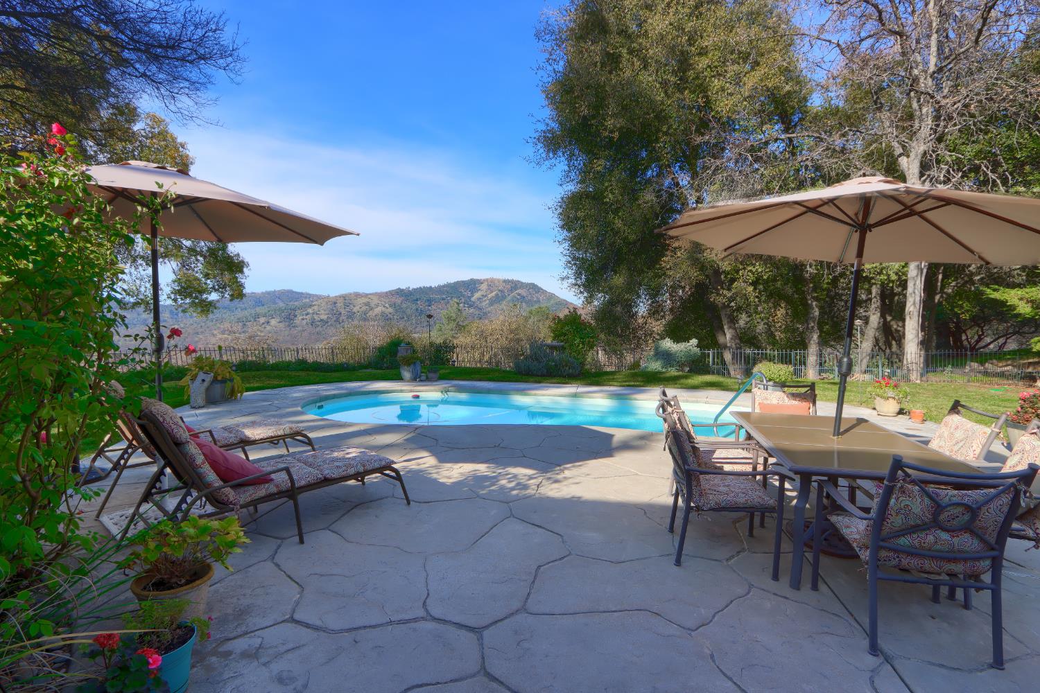 49873 Sunset Dr, Coarsegold, CA 93614