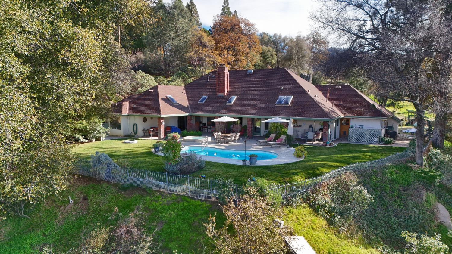 49873 Sunset Dr, Coarsegold, CA 93614