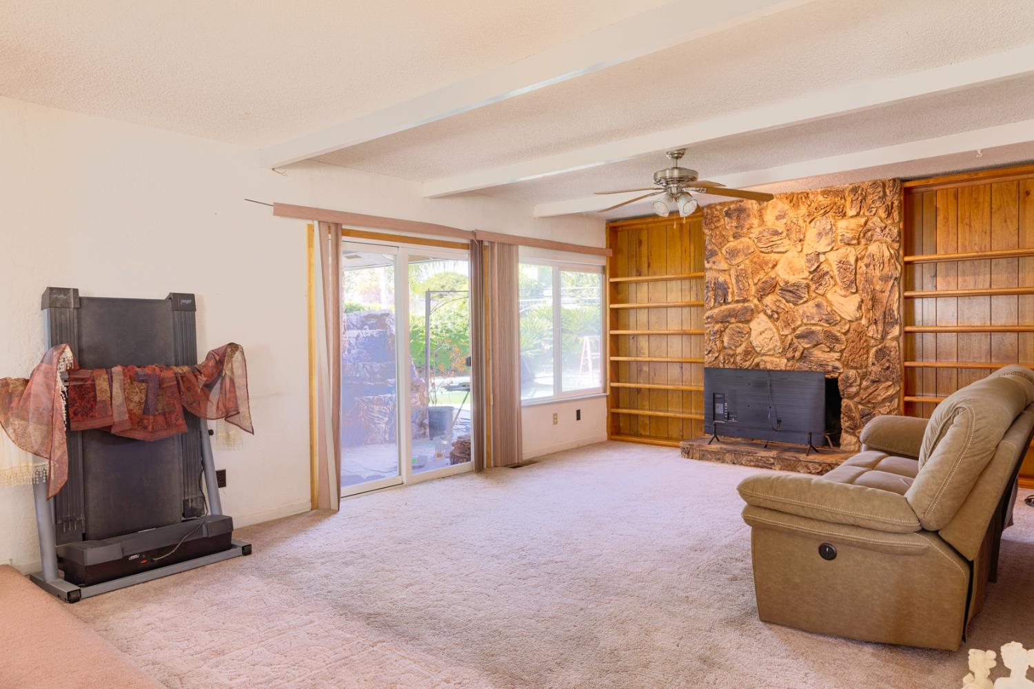 1418 W Palo Alto Ave, Fresno, CA 93711