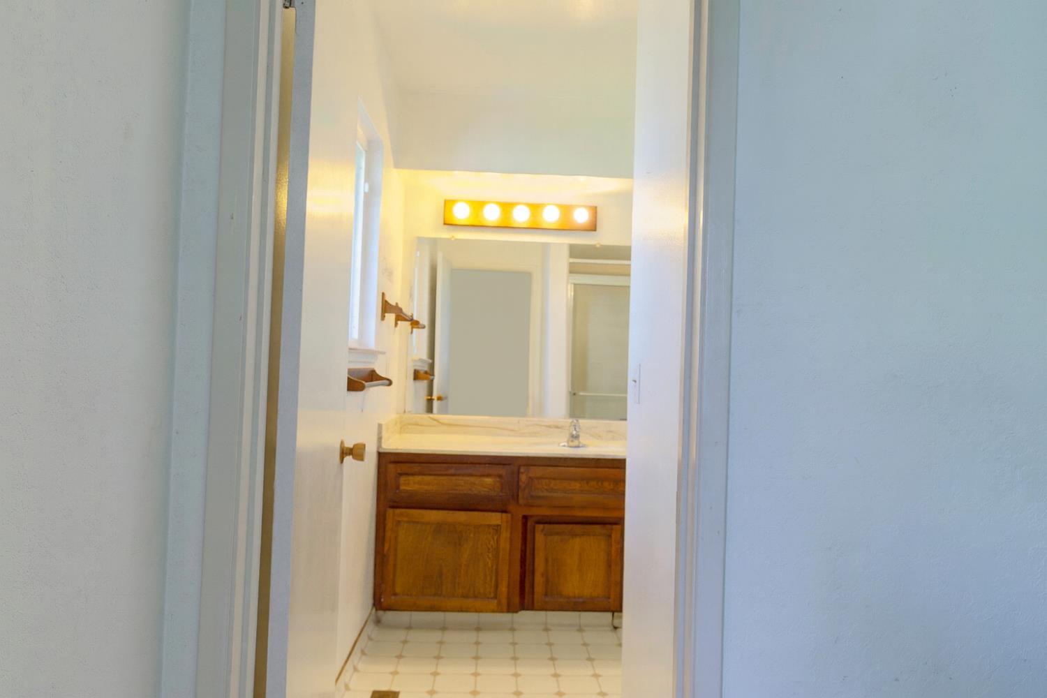 1418 W Palo Alto Ave, Fresno, CA 93711