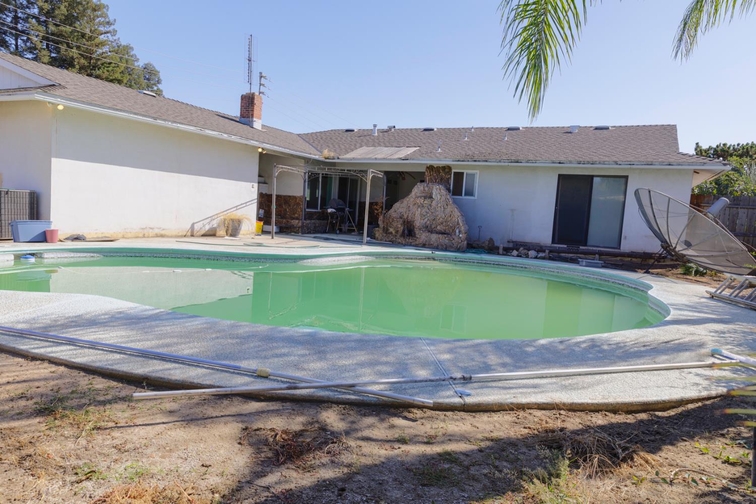 1418 W Palo Alto Ave, Fresno, CA 93711