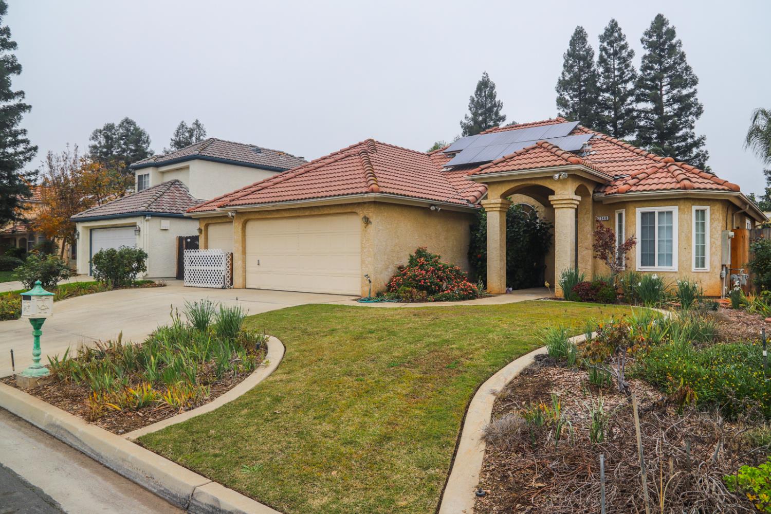 1340 E Omaha Ave, Fresno, CA 93720