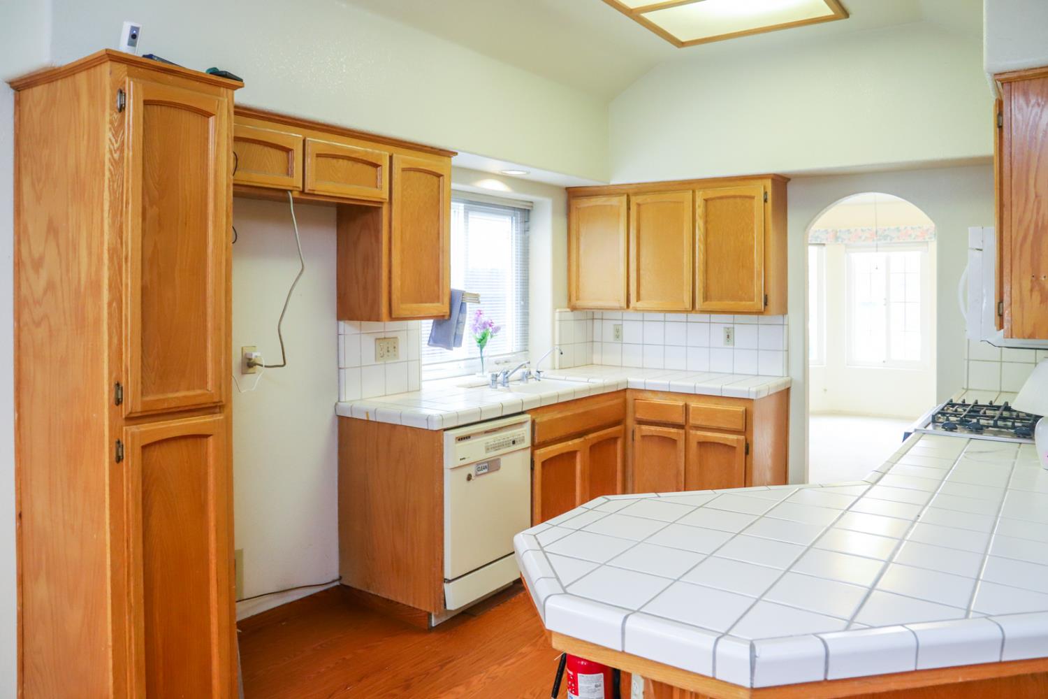 1340 E Omaha Ave, Fresno, CA 93720