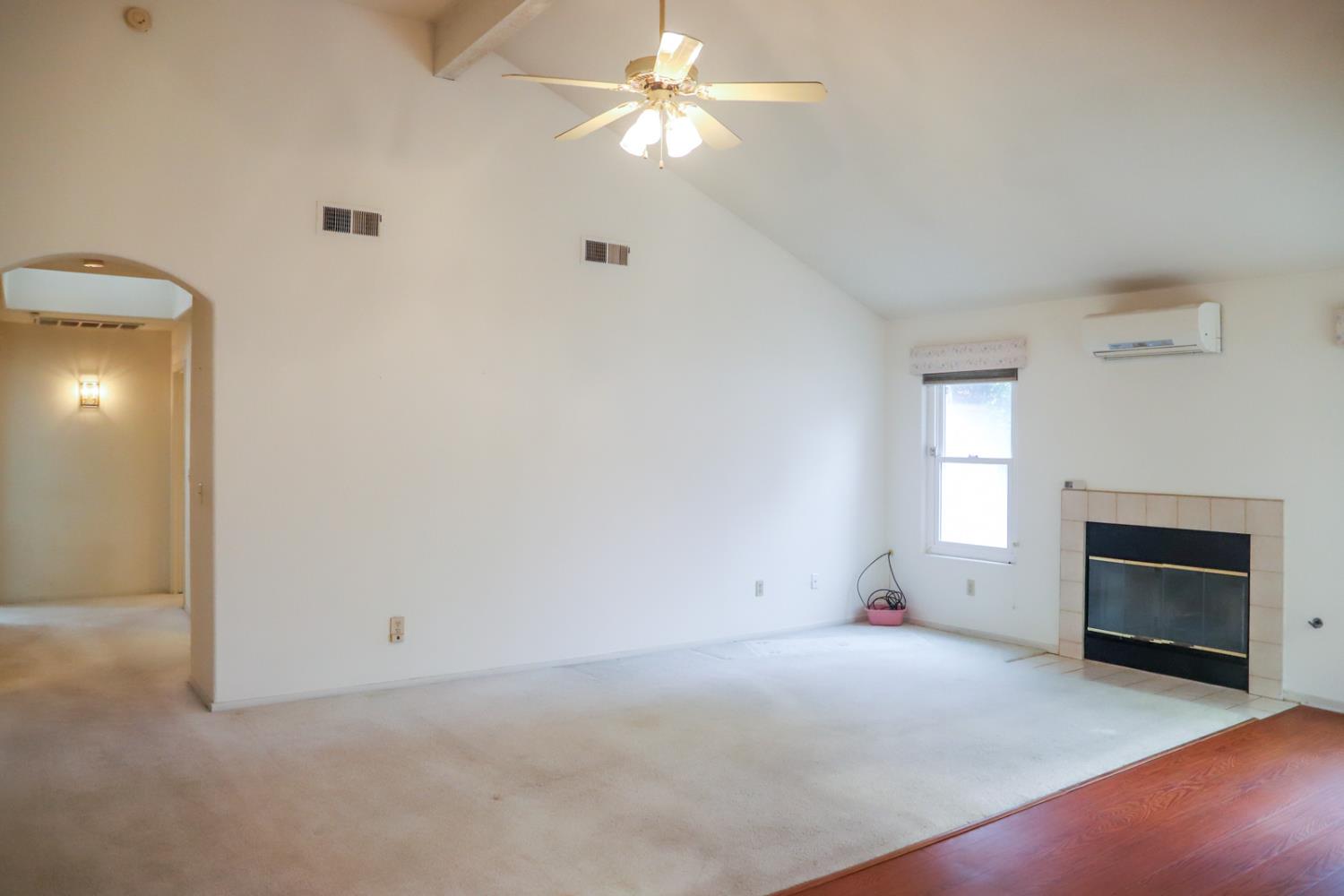 1340 E Omaha Ave, Fresno, CA 93720