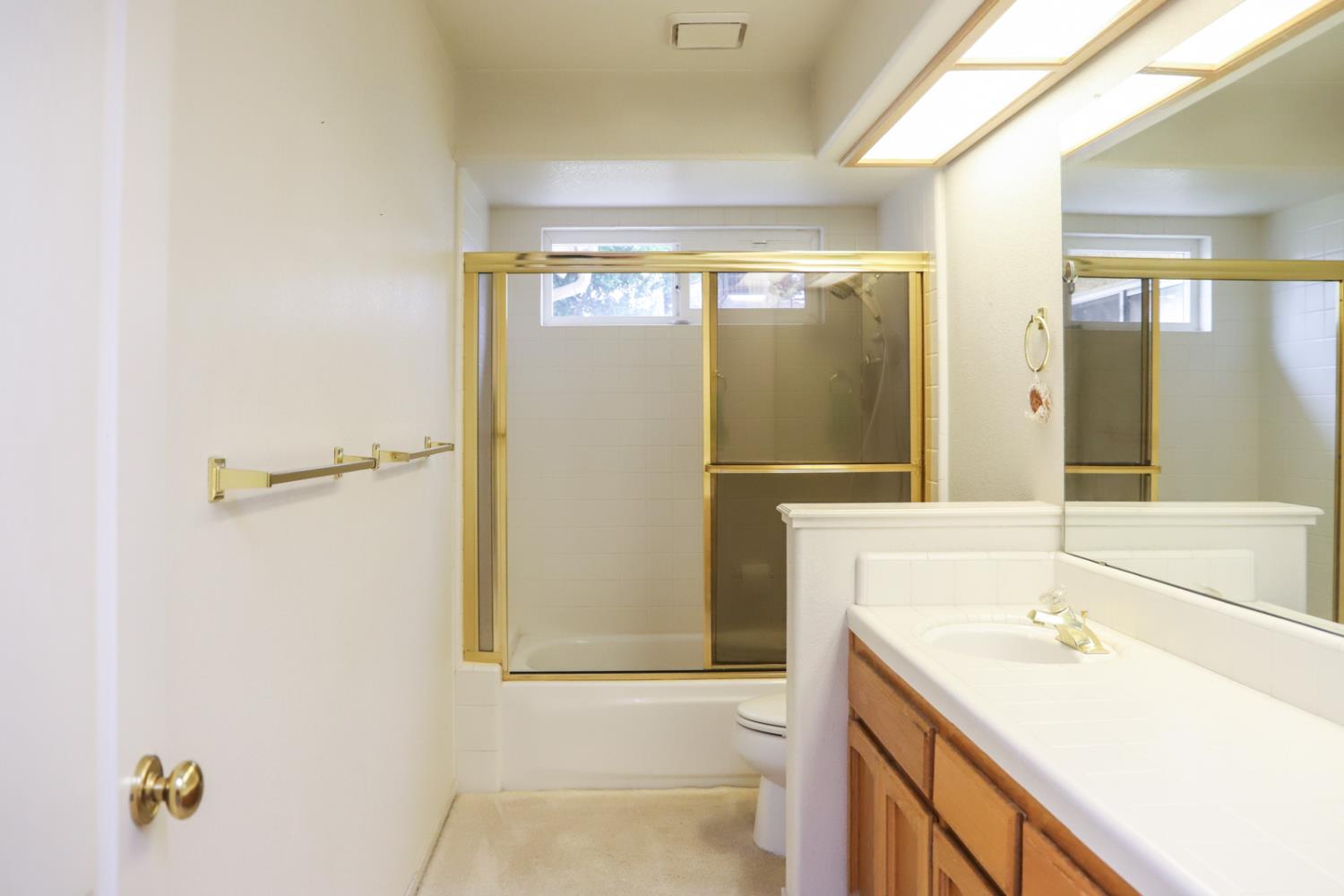 1340 E Omaha Ave, Fresno, CA 93720