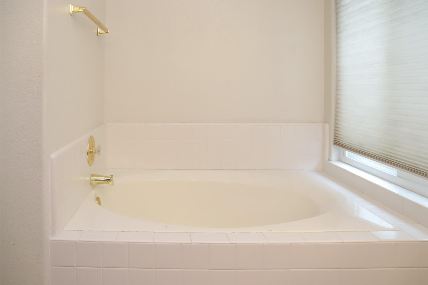 1340 E Omaha Ave, Fresno, CA 93720