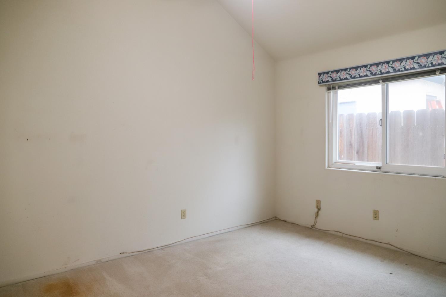 1340 E Omaha Ave, Fresno, CA 93720