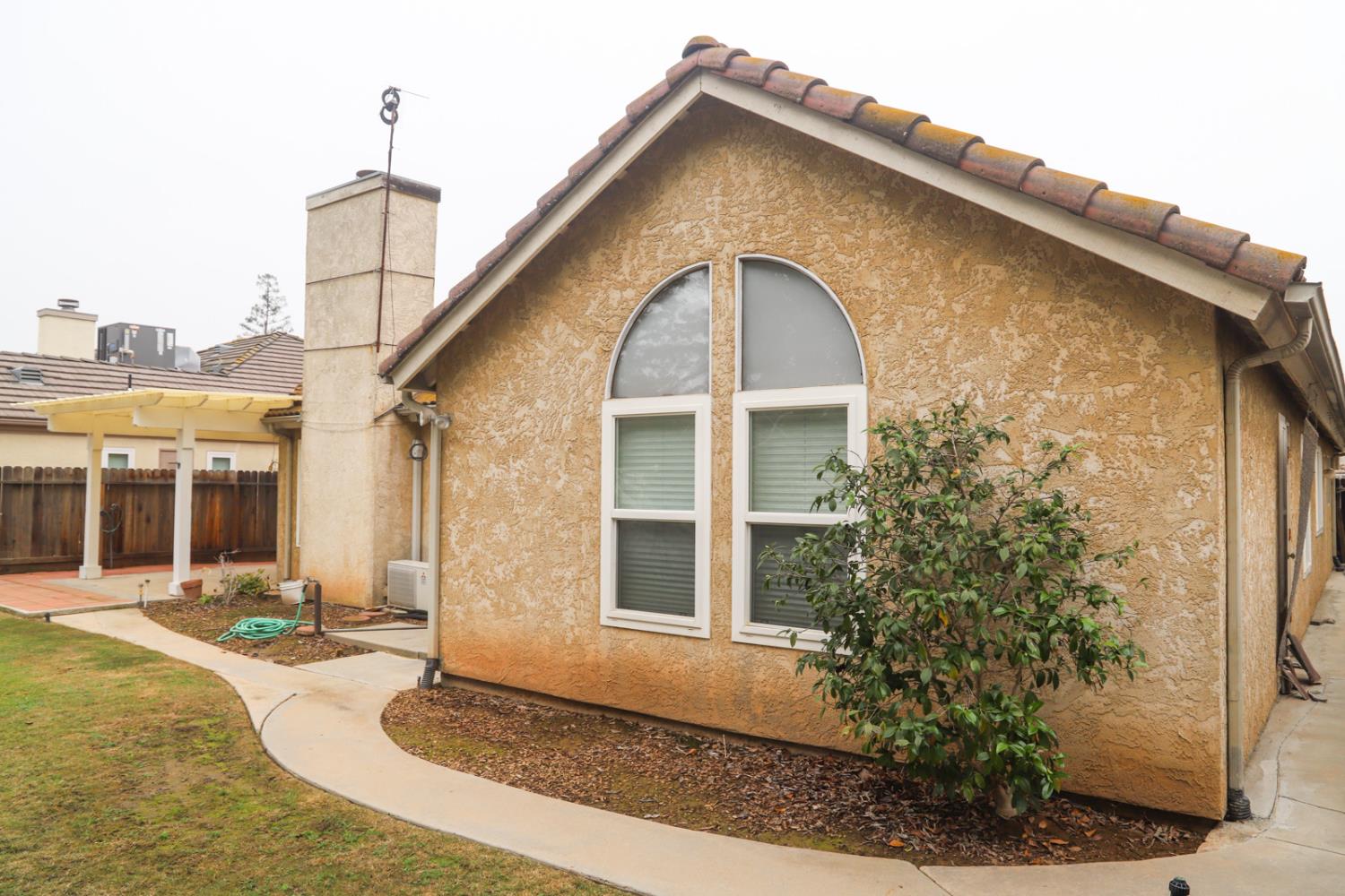 1340 E Omaha Ave, Fresno, CA 93720