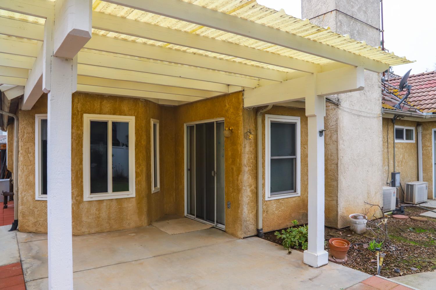 1340 E Omaha Ave, Fresno, CA 93720