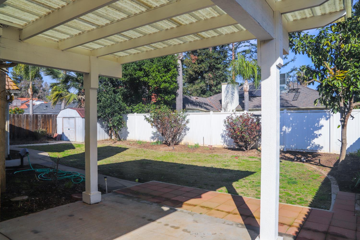 1340 E Omaha Ave, Fresno, CA 93720