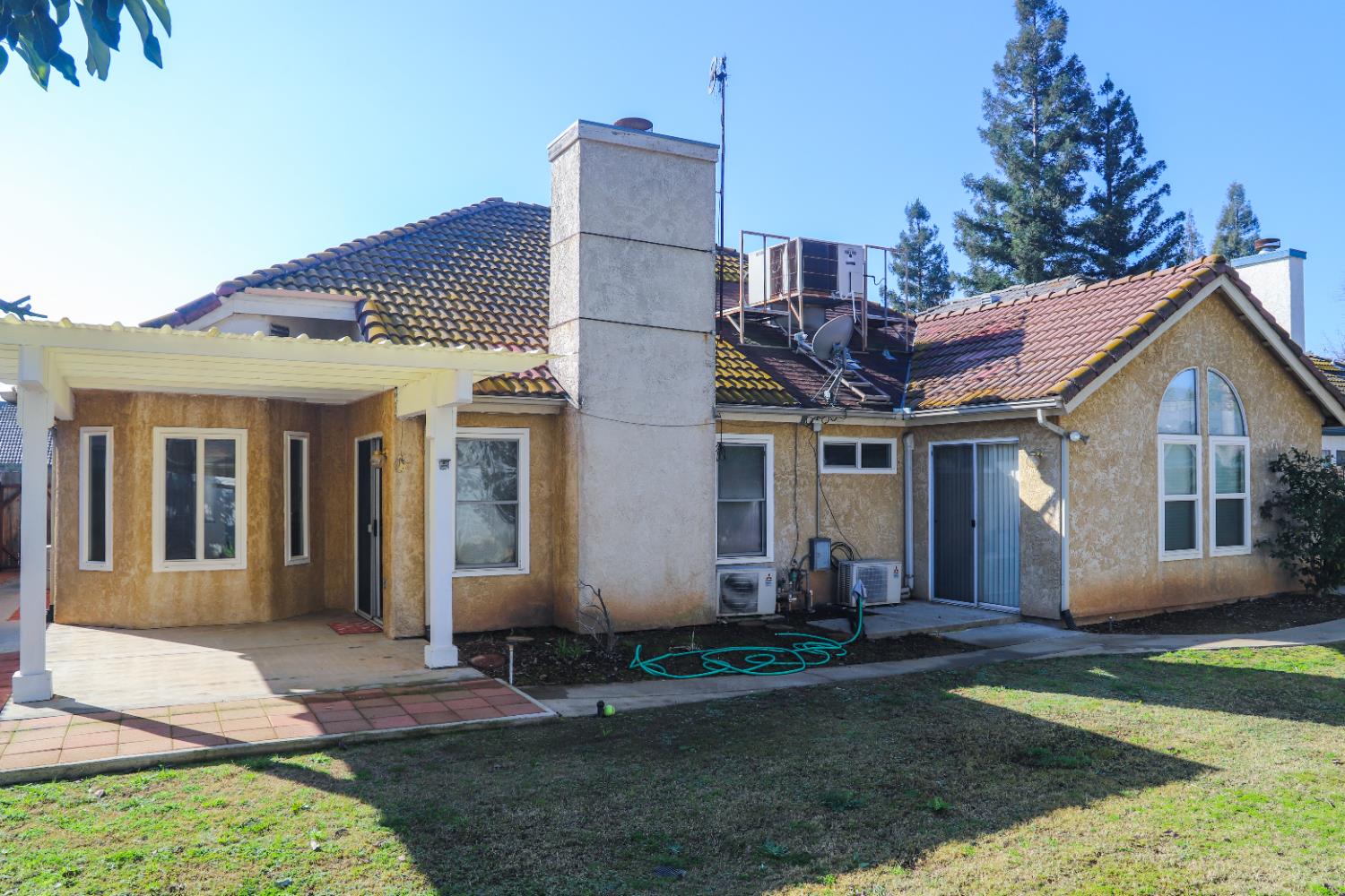 1340 E Omaha Ave, Fresno, CA 93720