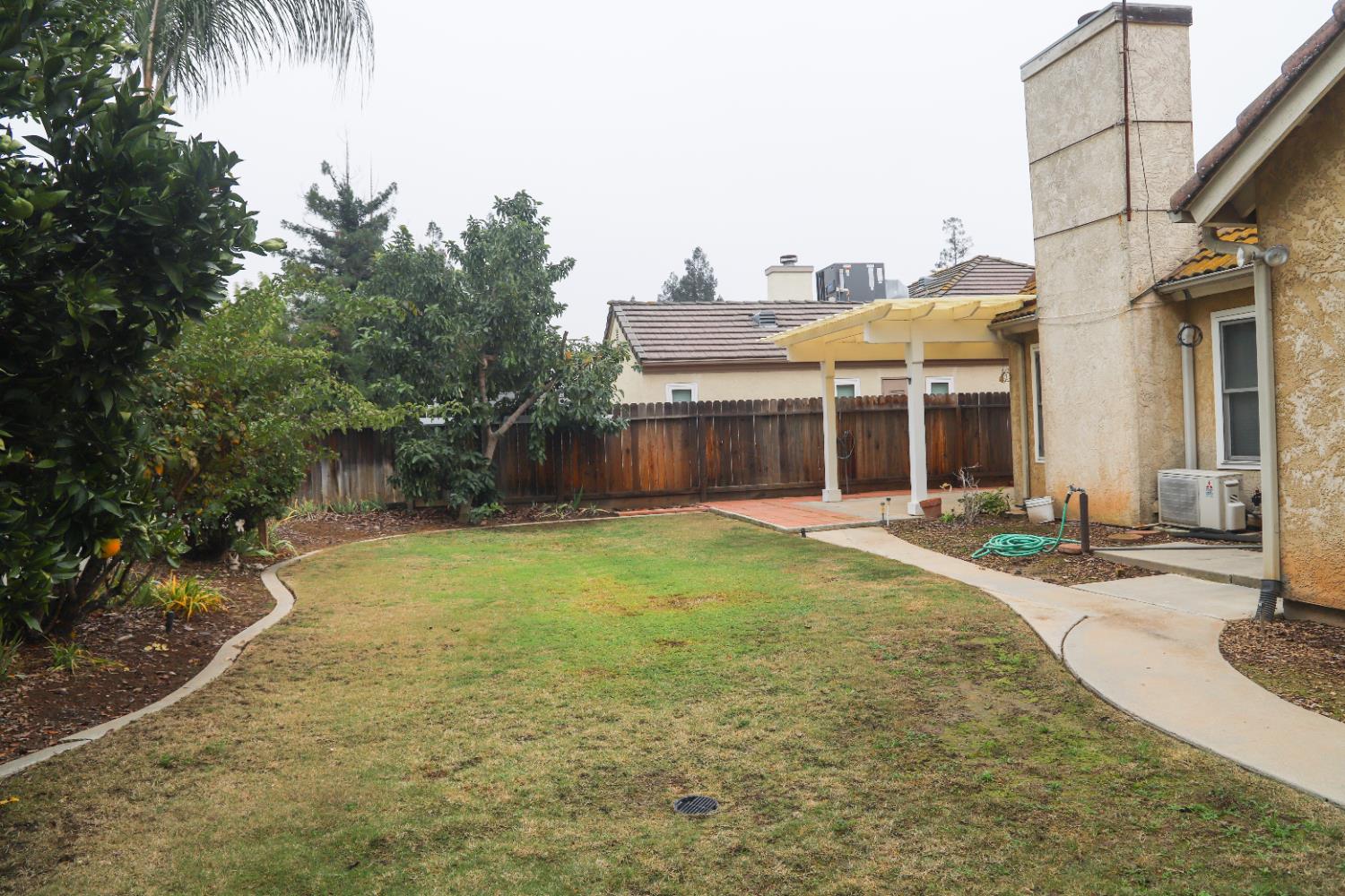 1340 E Omaha Ave, Fresno, CA 93720