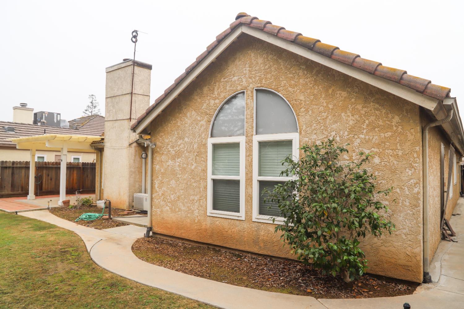 1340 E Omaha Ave, Fresno, CA 93720