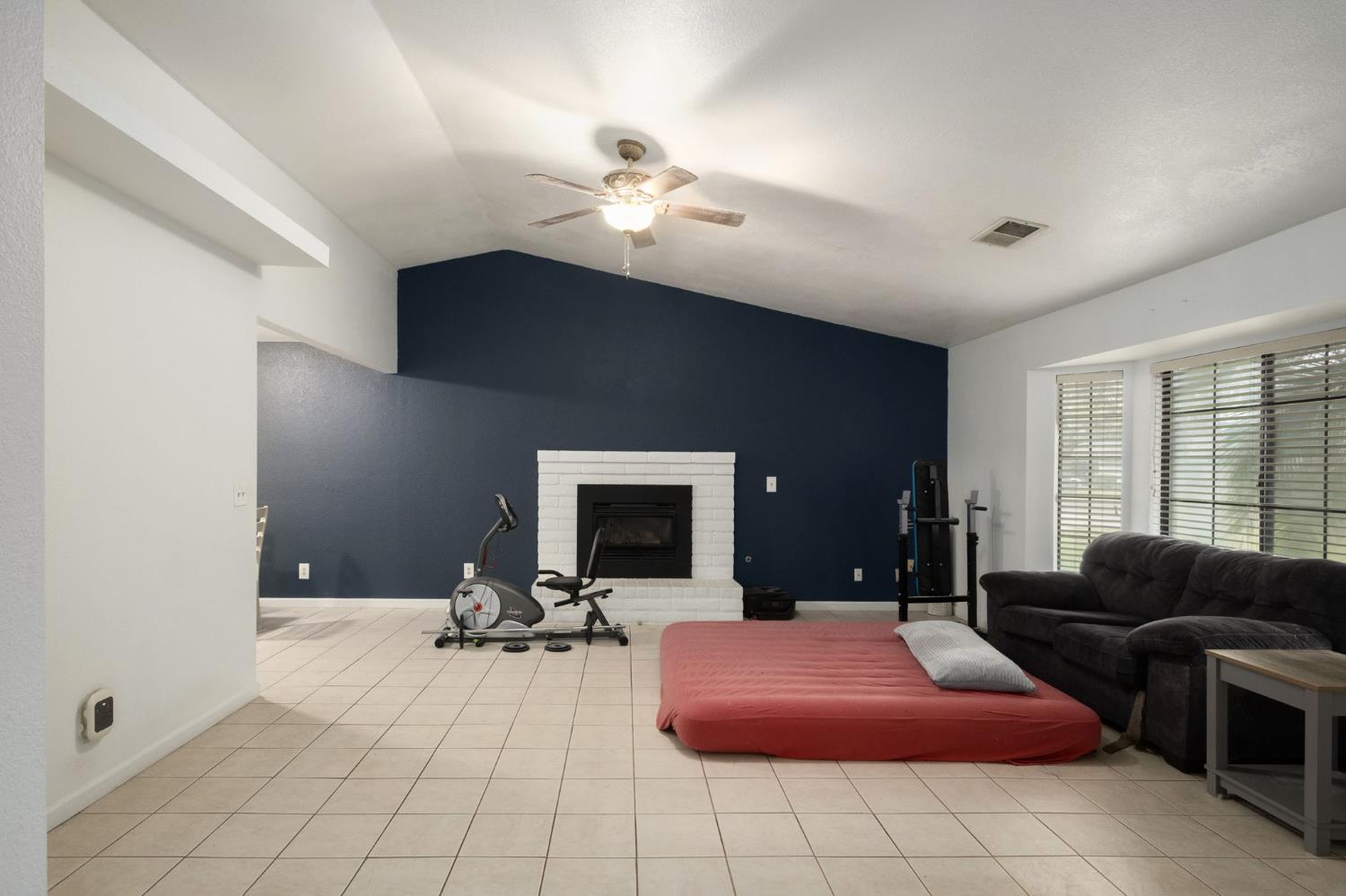 3670 W Fedora Ave, Fresno, CA 93722