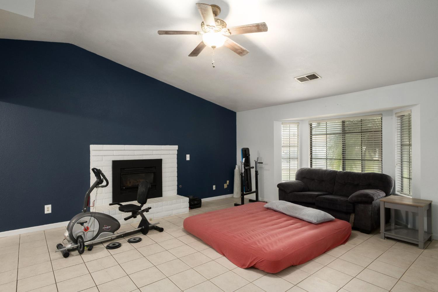 3670 W Fedora Ave, Fresno, CA 93722