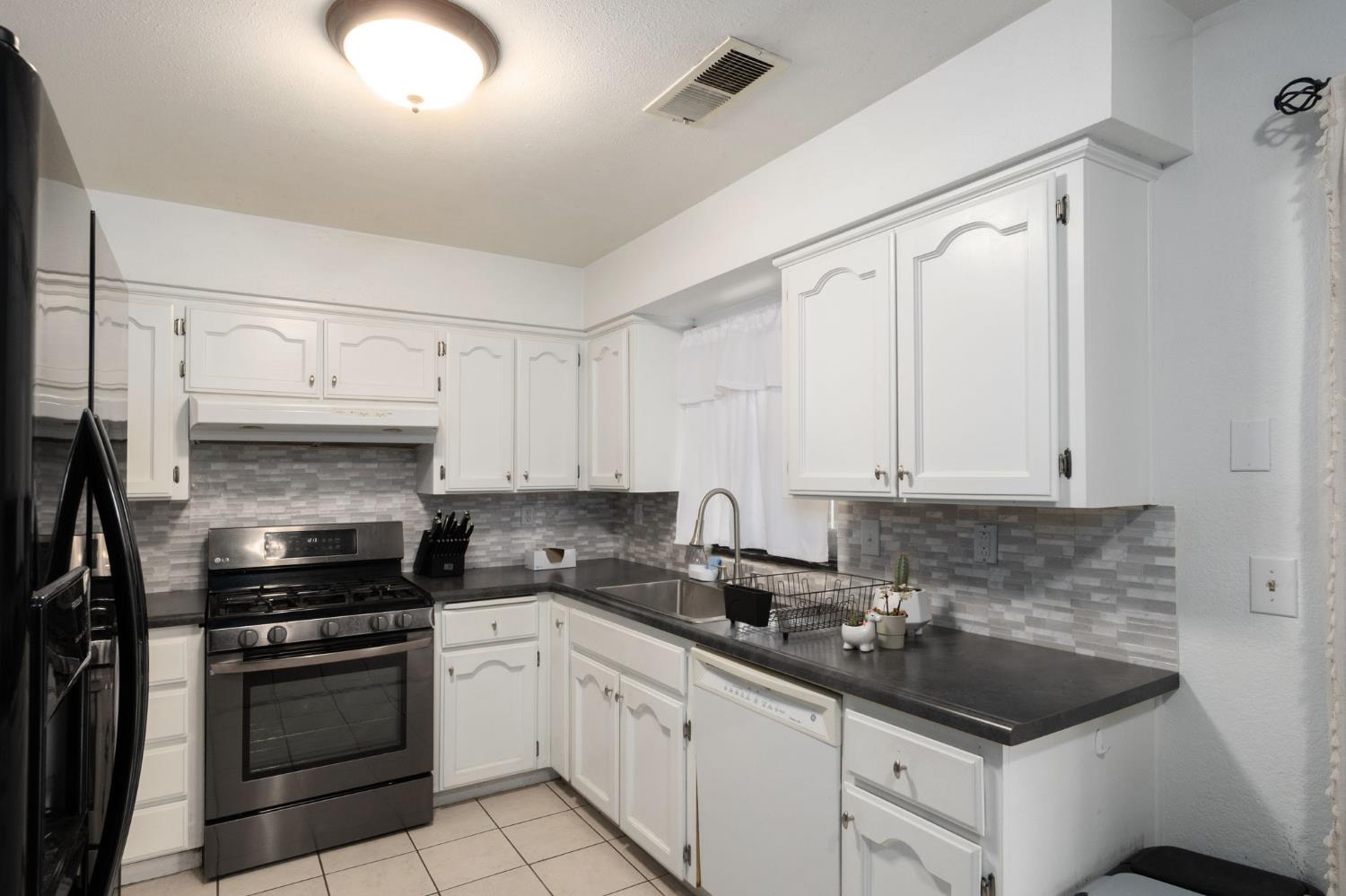 3670 W Fedora Ave, Fresno, CA 93722