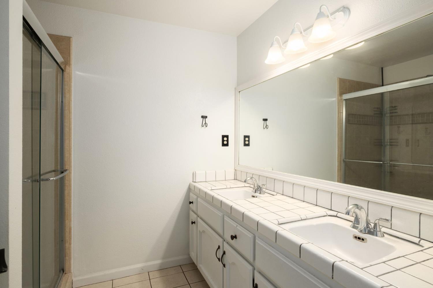 3670 W Fedora Ave, Fresno, CA 93722