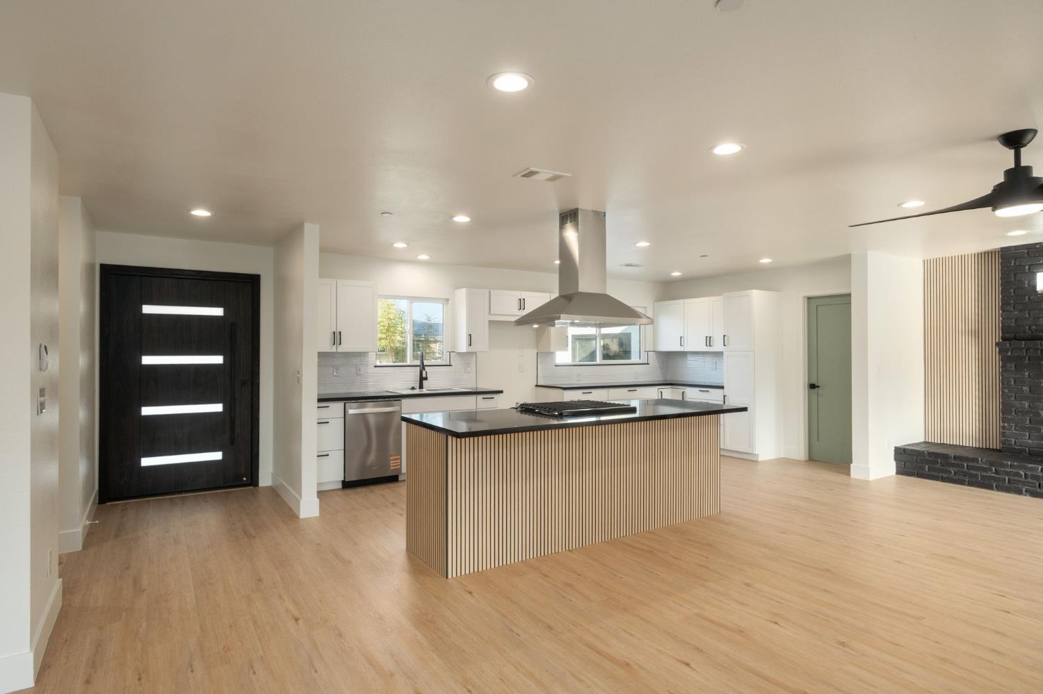 1465 E Escalon Ave, Fresno, CA 93710