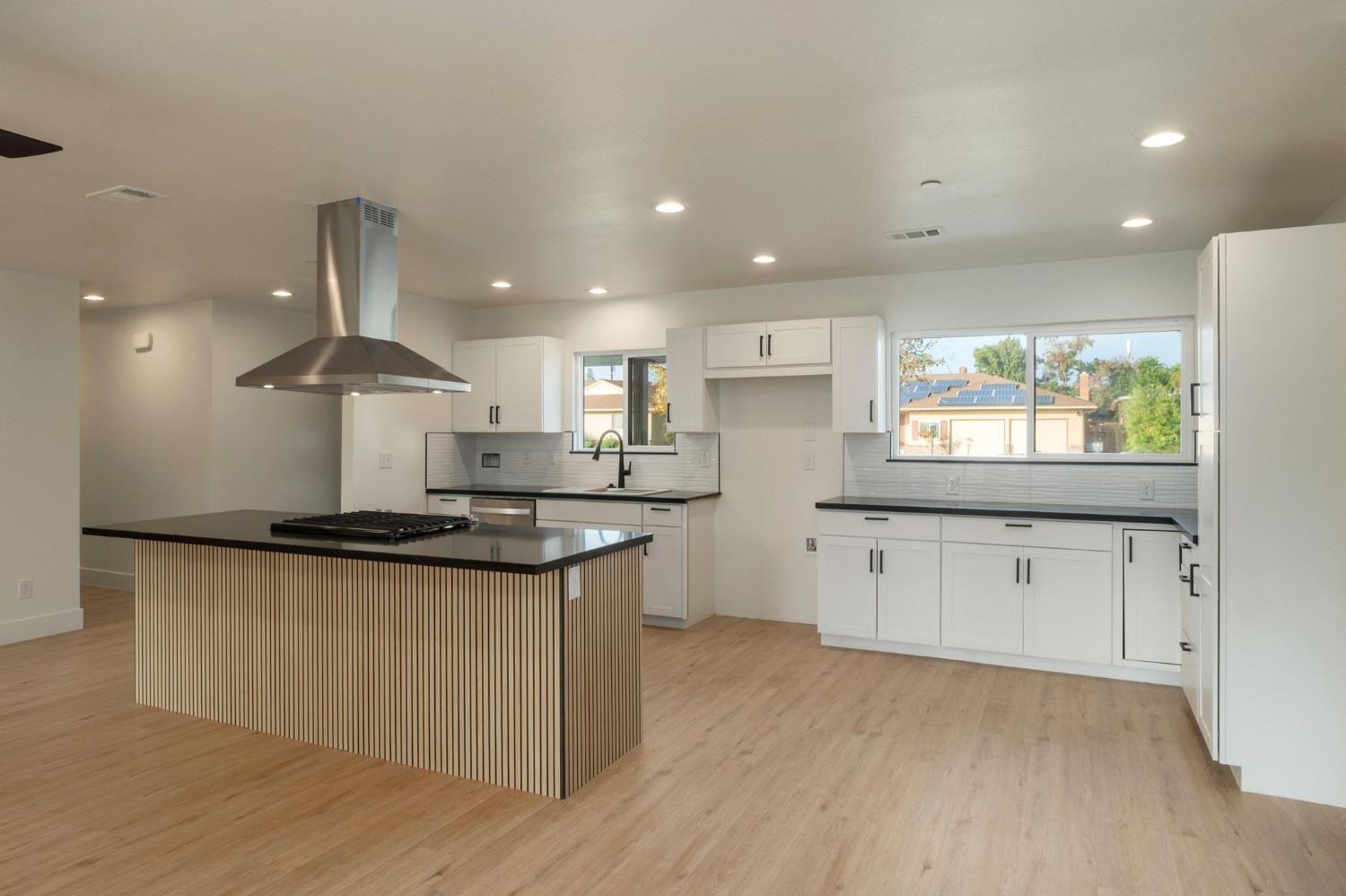 1465 E Escalon Ave, Fresno, CA 93710