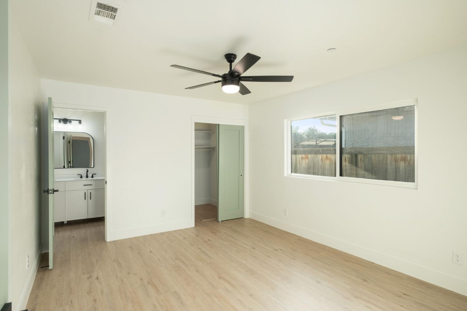 1465 E Escalon Ave, Fresno, CA 93710