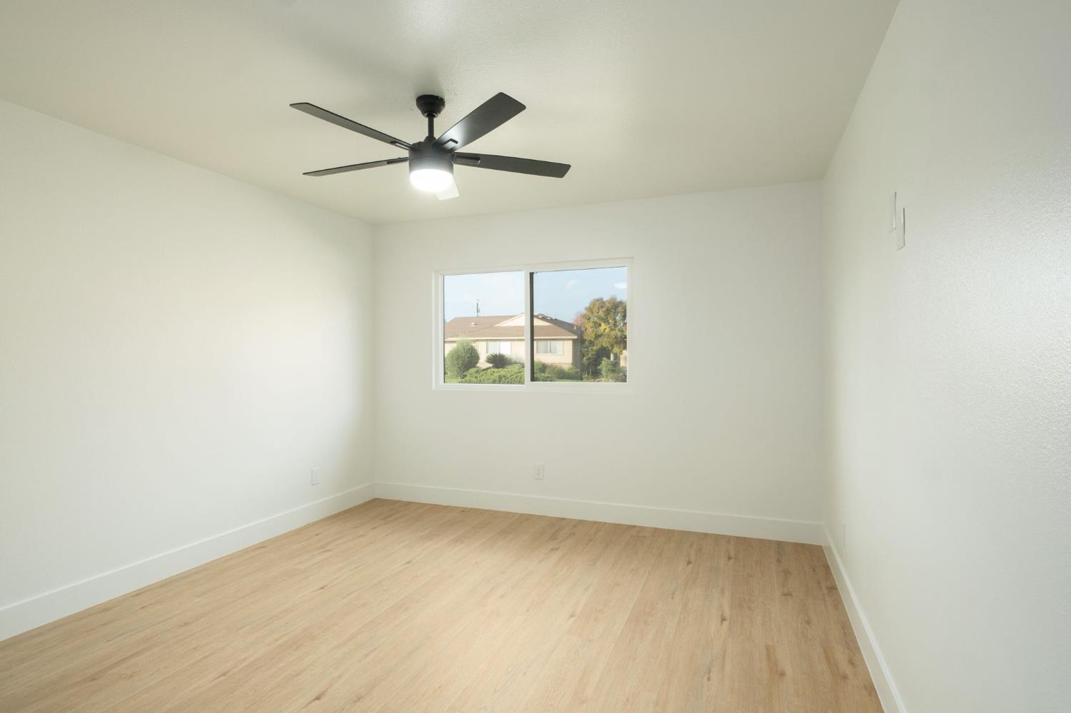 1465 E Escalon Ave, Fresno, CA 93710