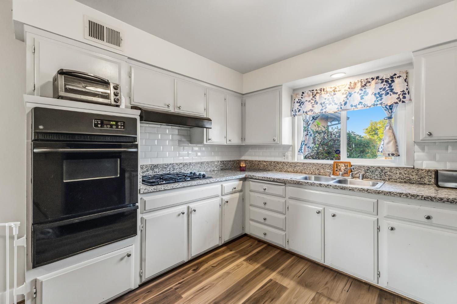 1504 Scott Ave, Clovis, CA 93611