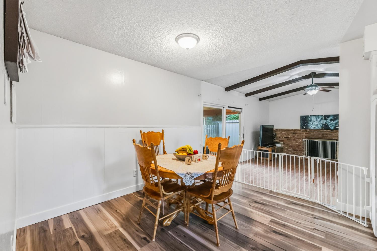 1504 Scott Ave, Clovis, CA 93611