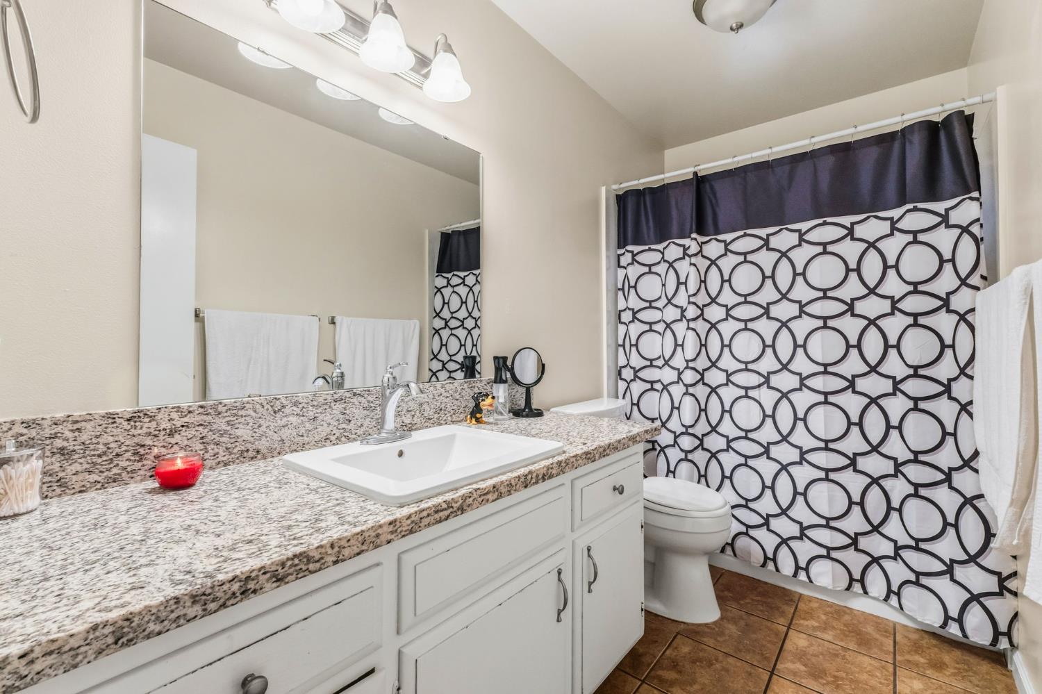 1504 Scott Ave, Clovis, CA 93611