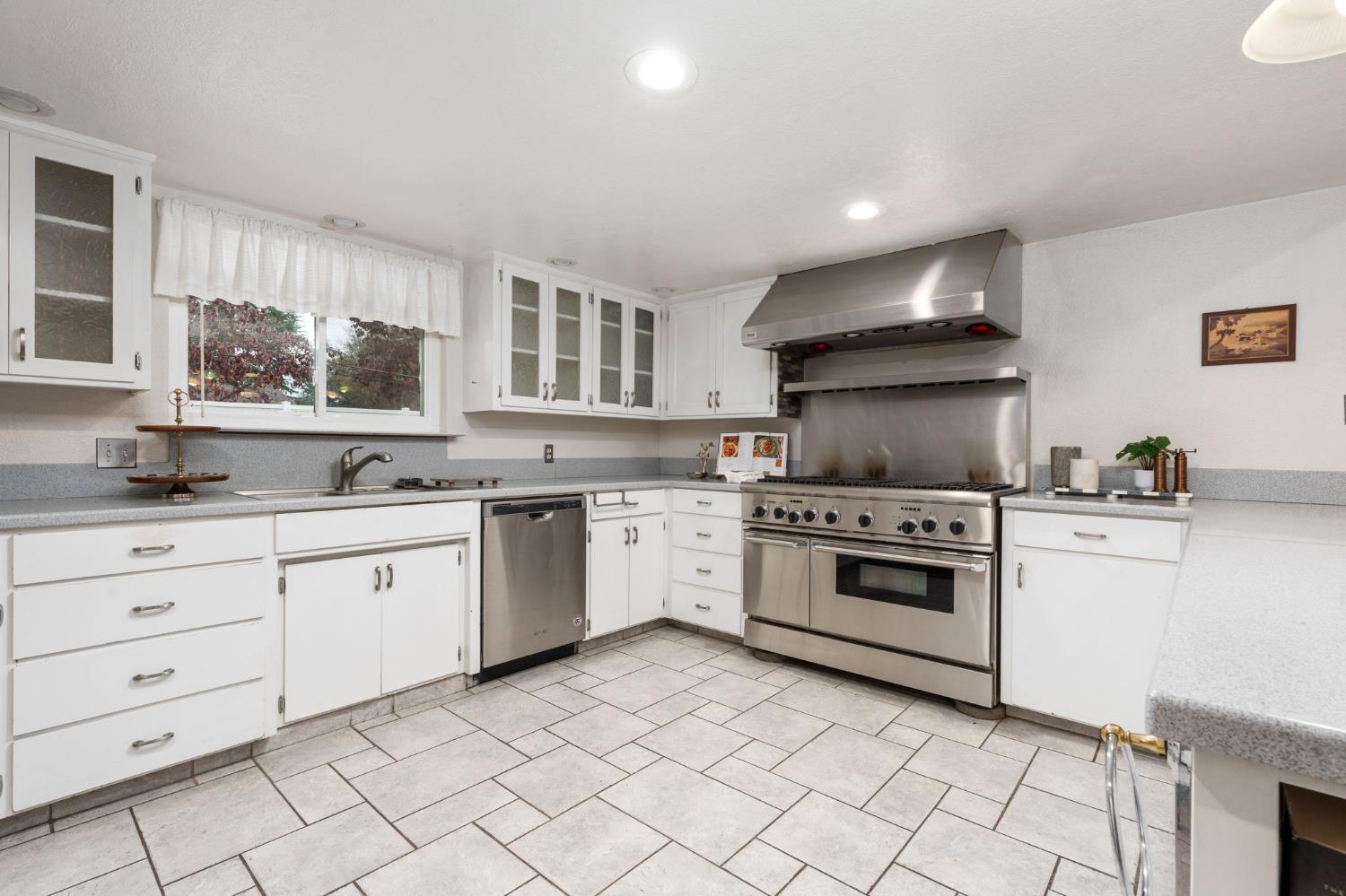 1011 Wyoming Dr, Merced, CA 95340