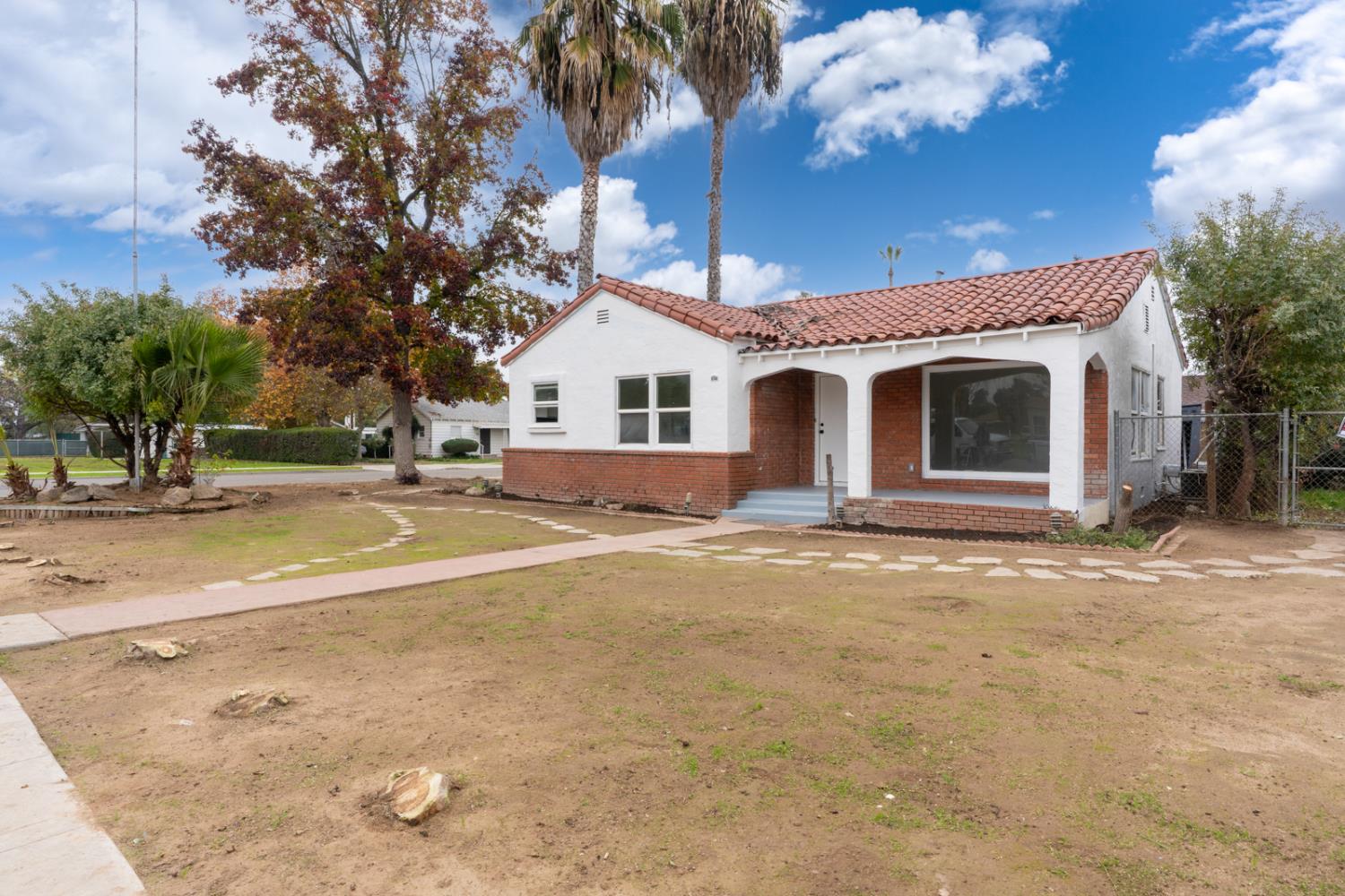 2246 W Hammond Ave, Fresno, CA 93728