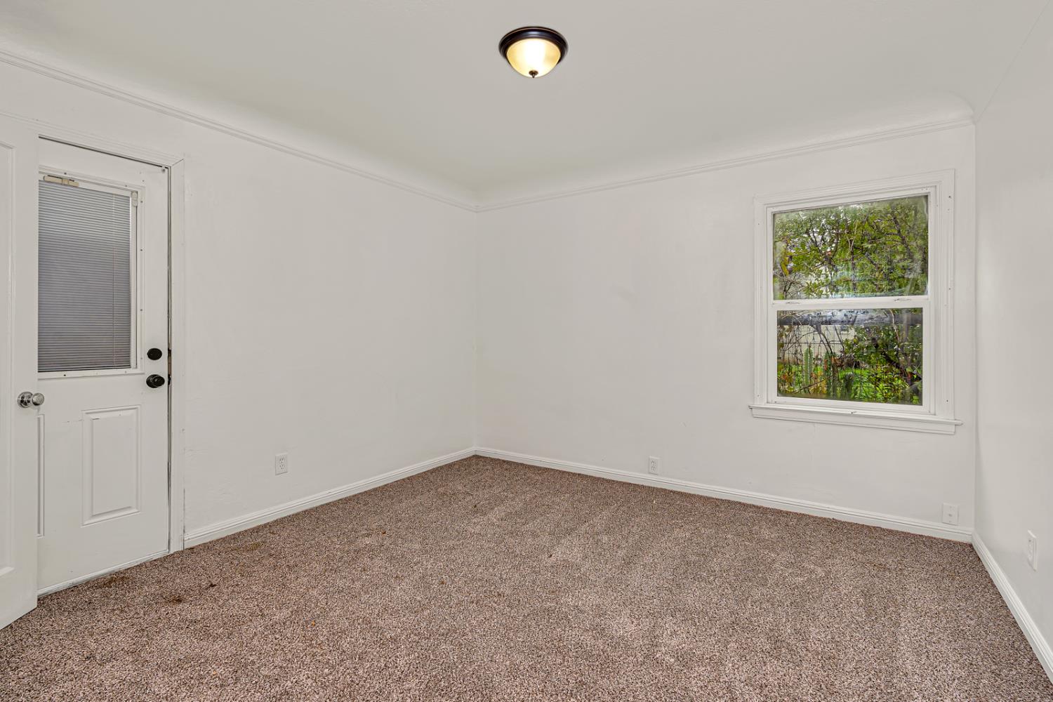 2246 W Hammond Ave, Fresno, CA 93728