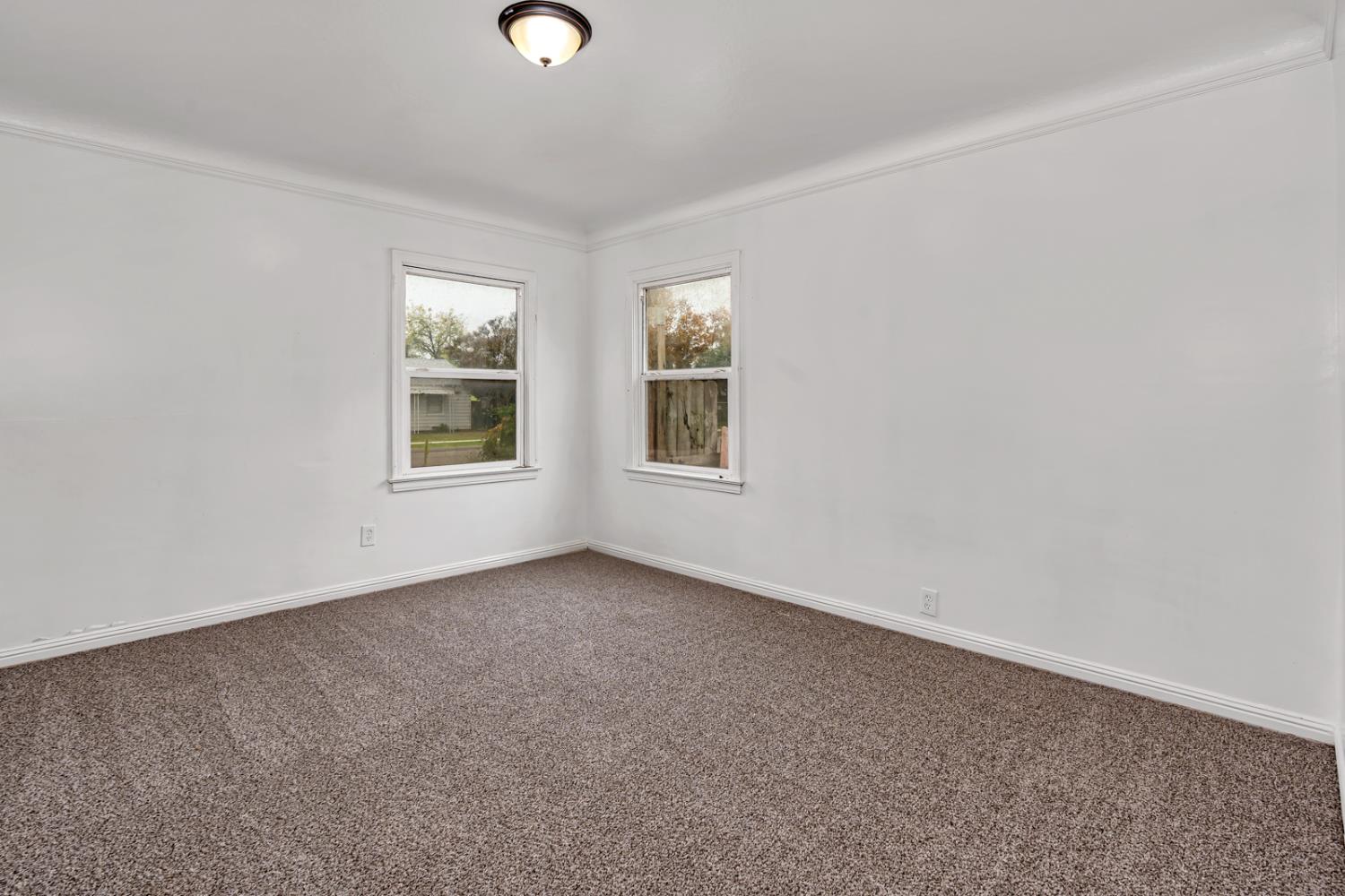 2246 W Hammond Ave, Fresno, CA 93728