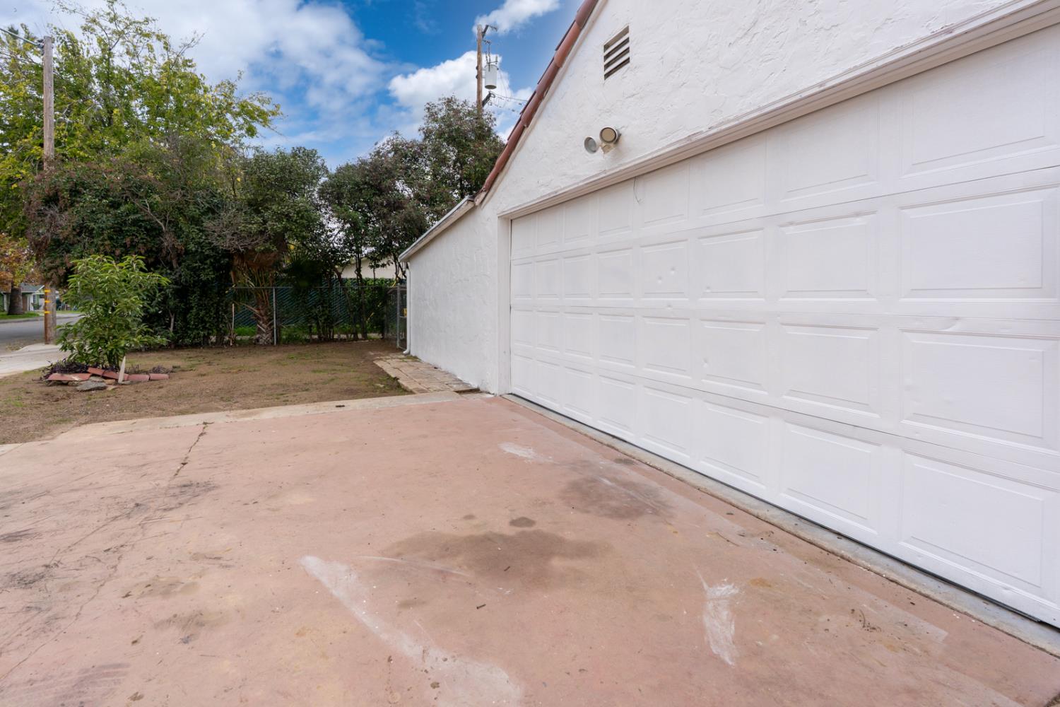 2246 W Hammond Ave, Fresno, CA 93728